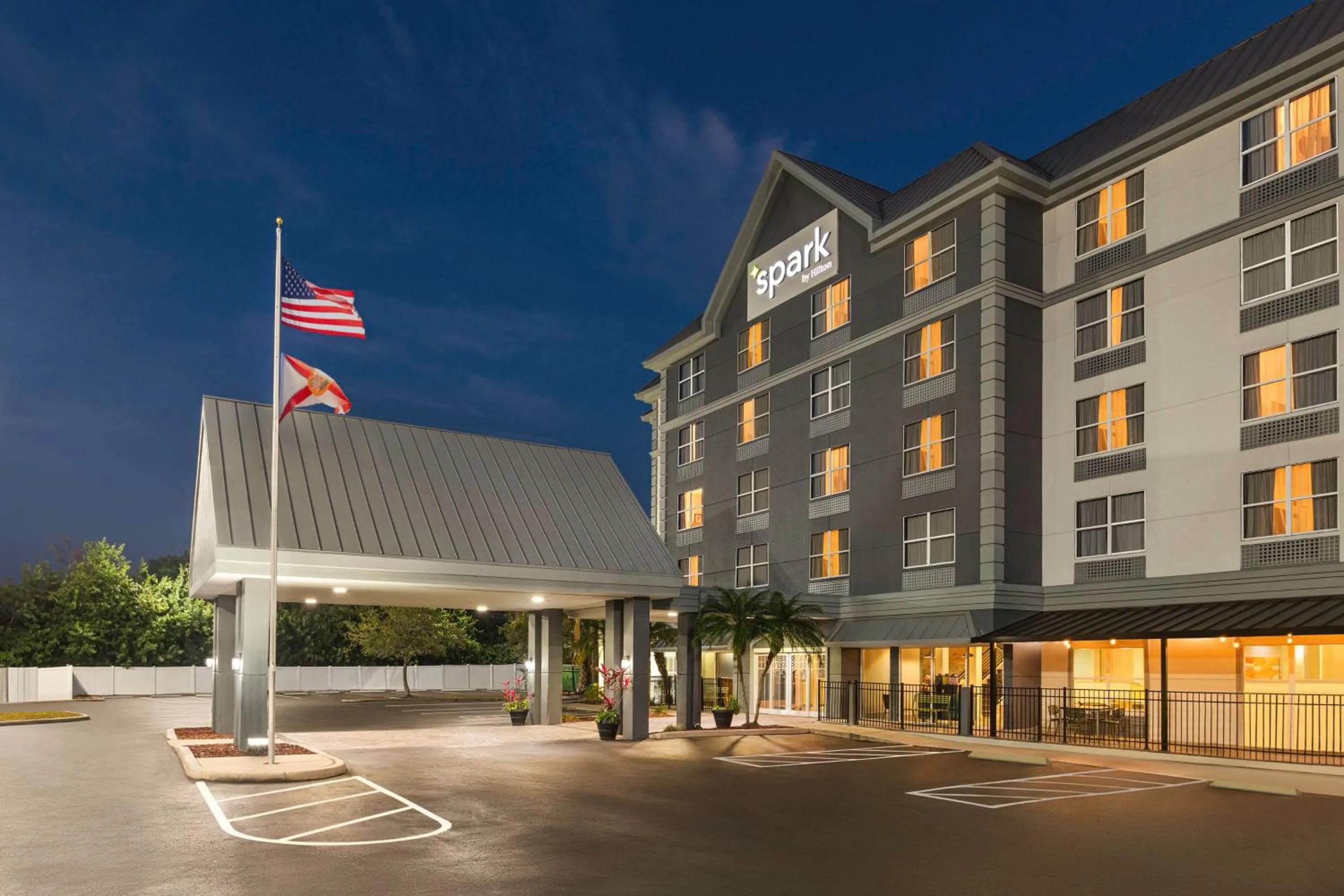 Property Building in Country Inn & Suites by Radisson Near Universal