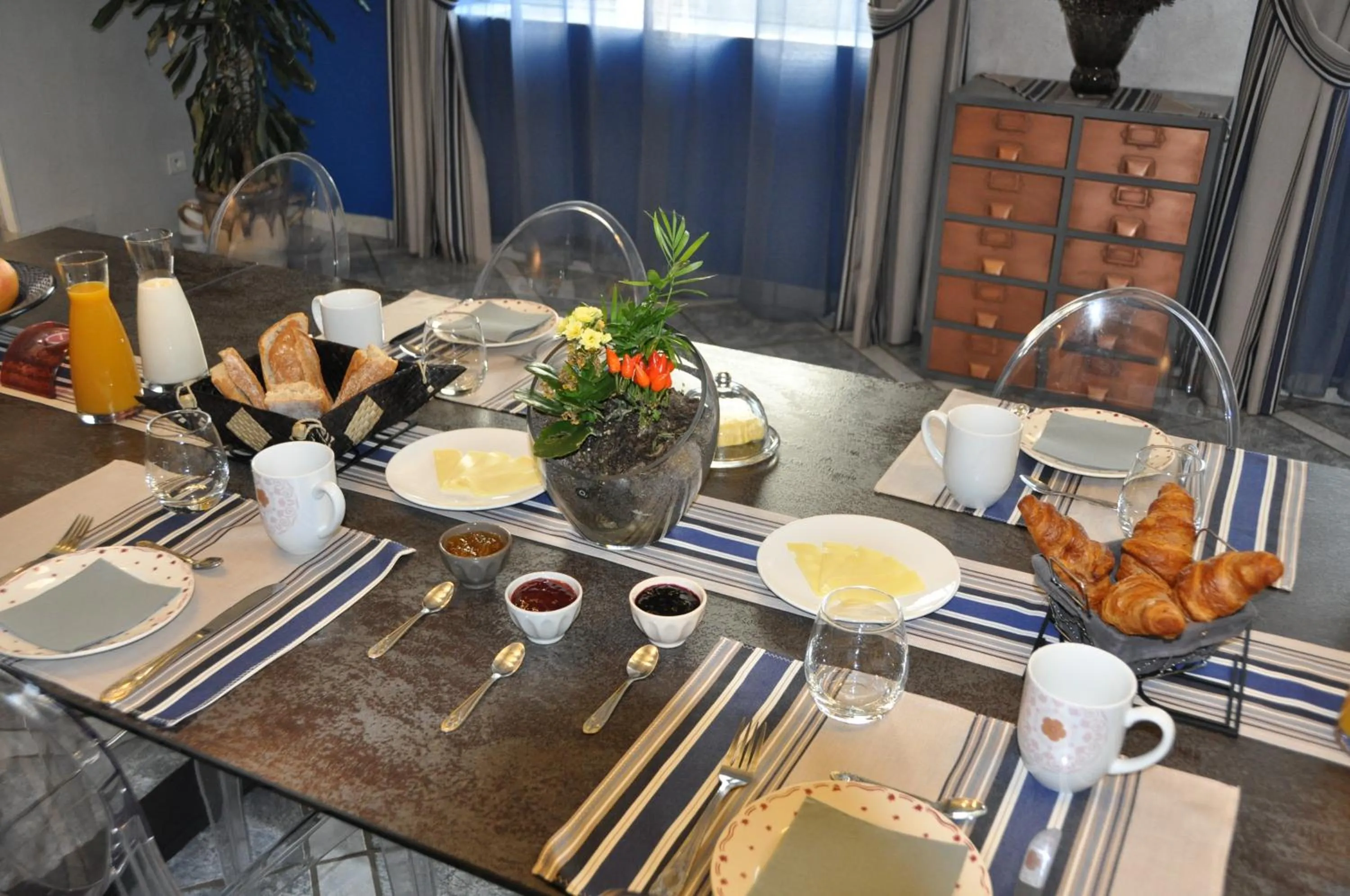 Continental breakfast in Chambre d'hôtes Sauternais