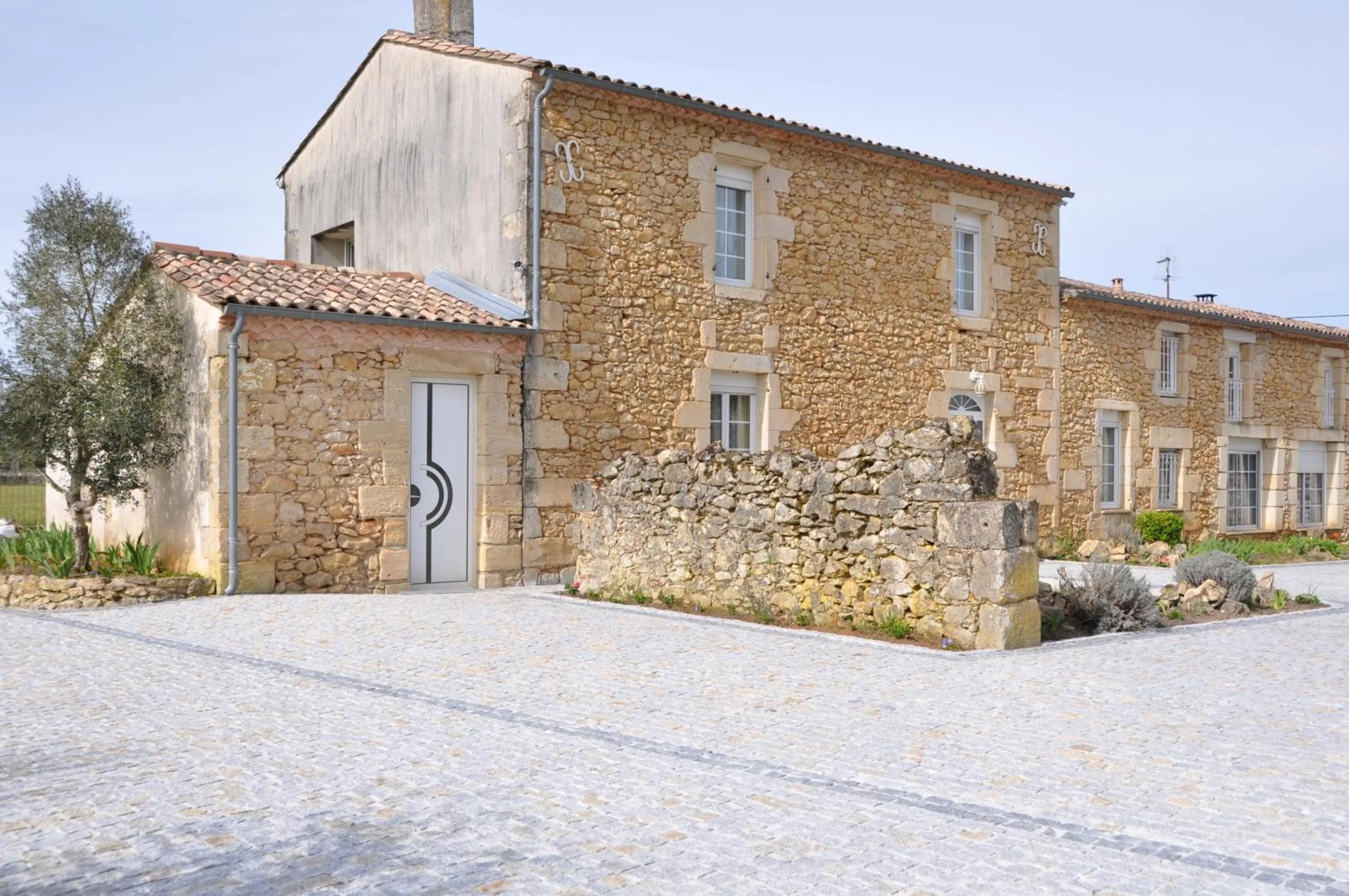 Property building in Chambre d'hôtes Sauternais