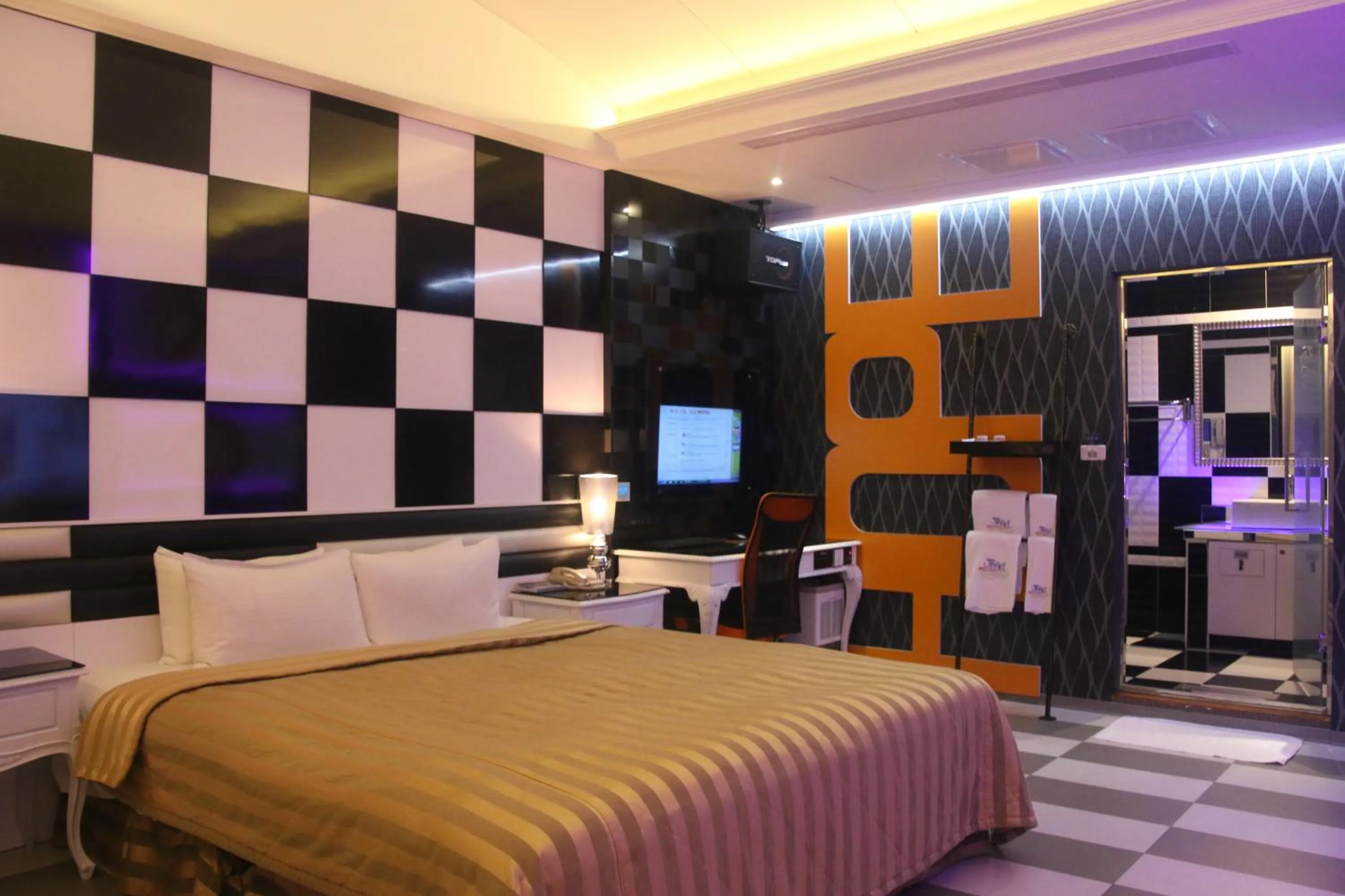 Bed in Kai-Hong Motel