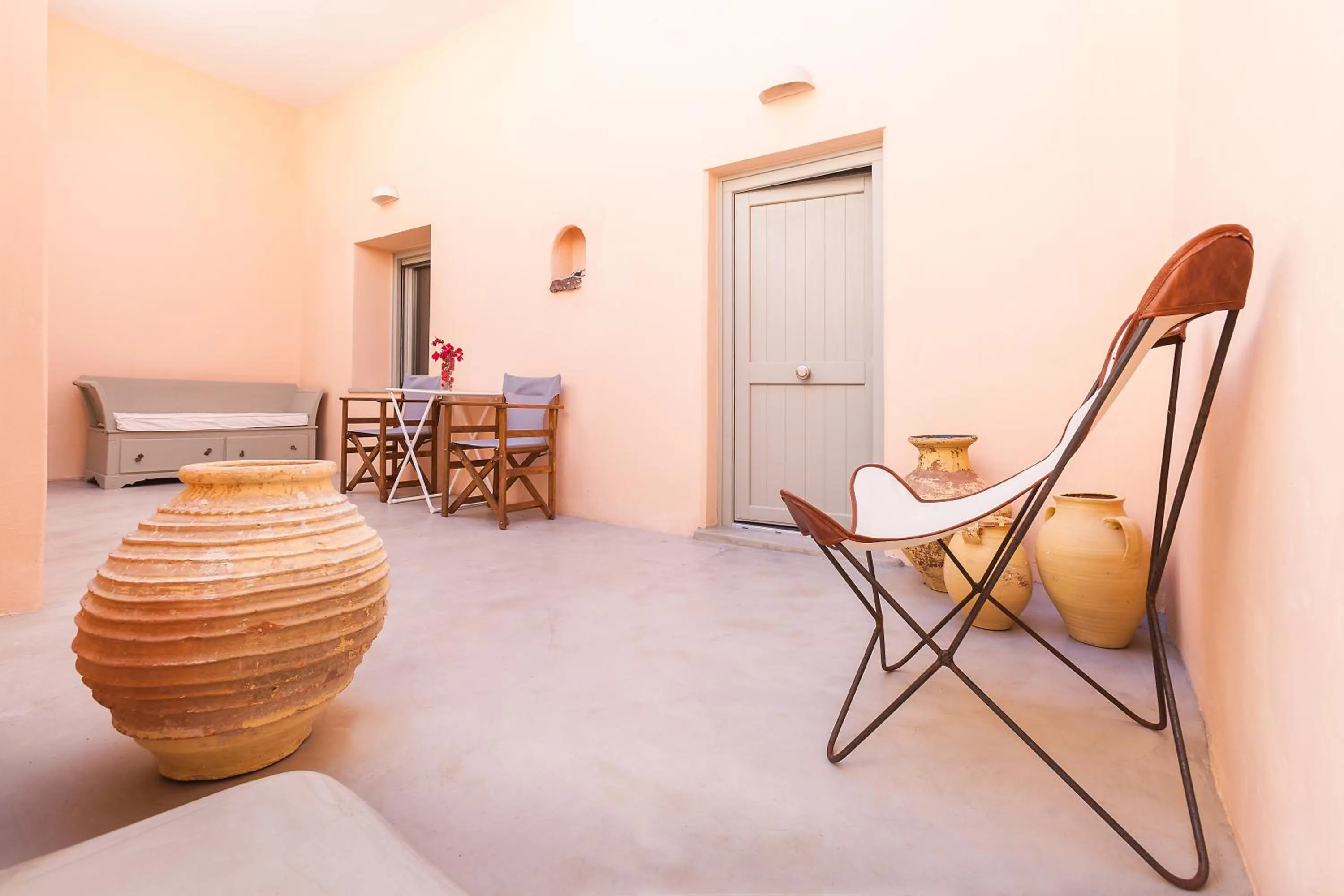 Inner courtyard view in Caldera Houses Oia