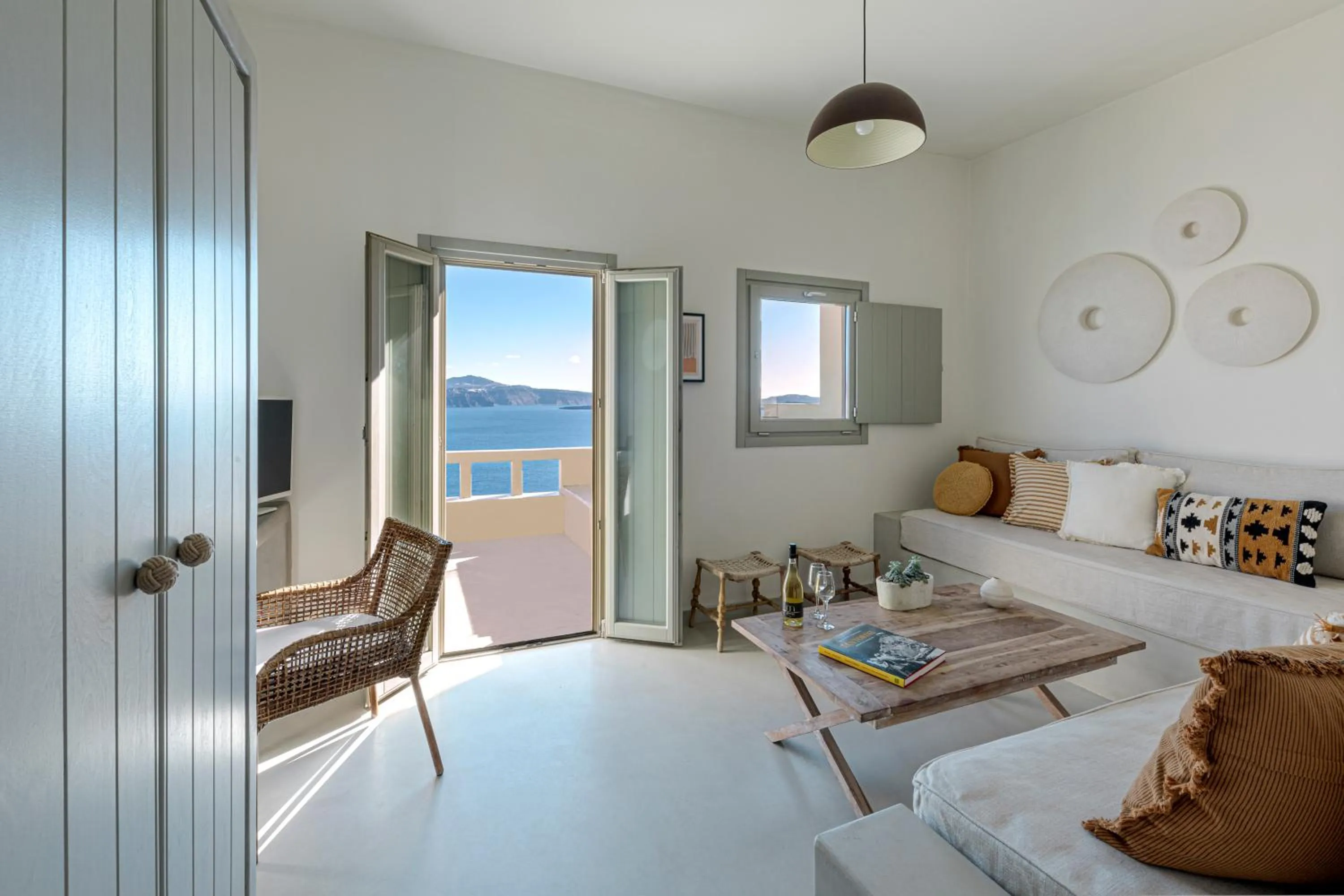 Living room, Bed in Caldera Houses Oia