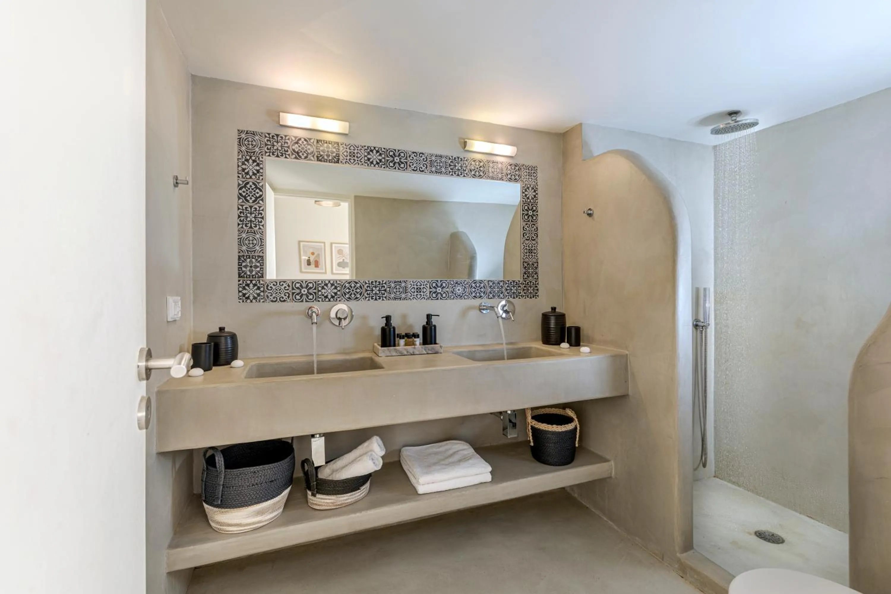 Toilet in Caldera Houses Oia