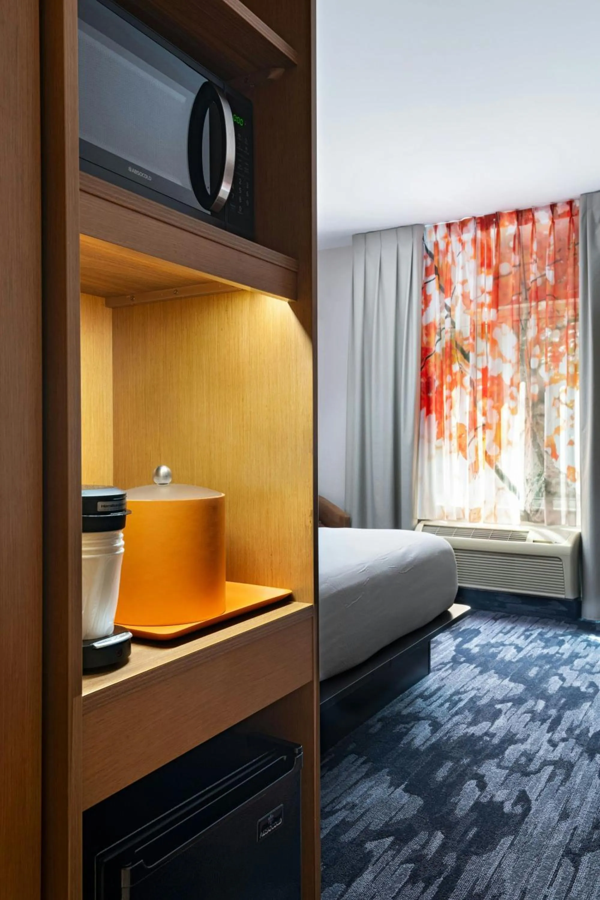 Photo of the whole room, Bed in Fairfield by Marriott Medford Long Island