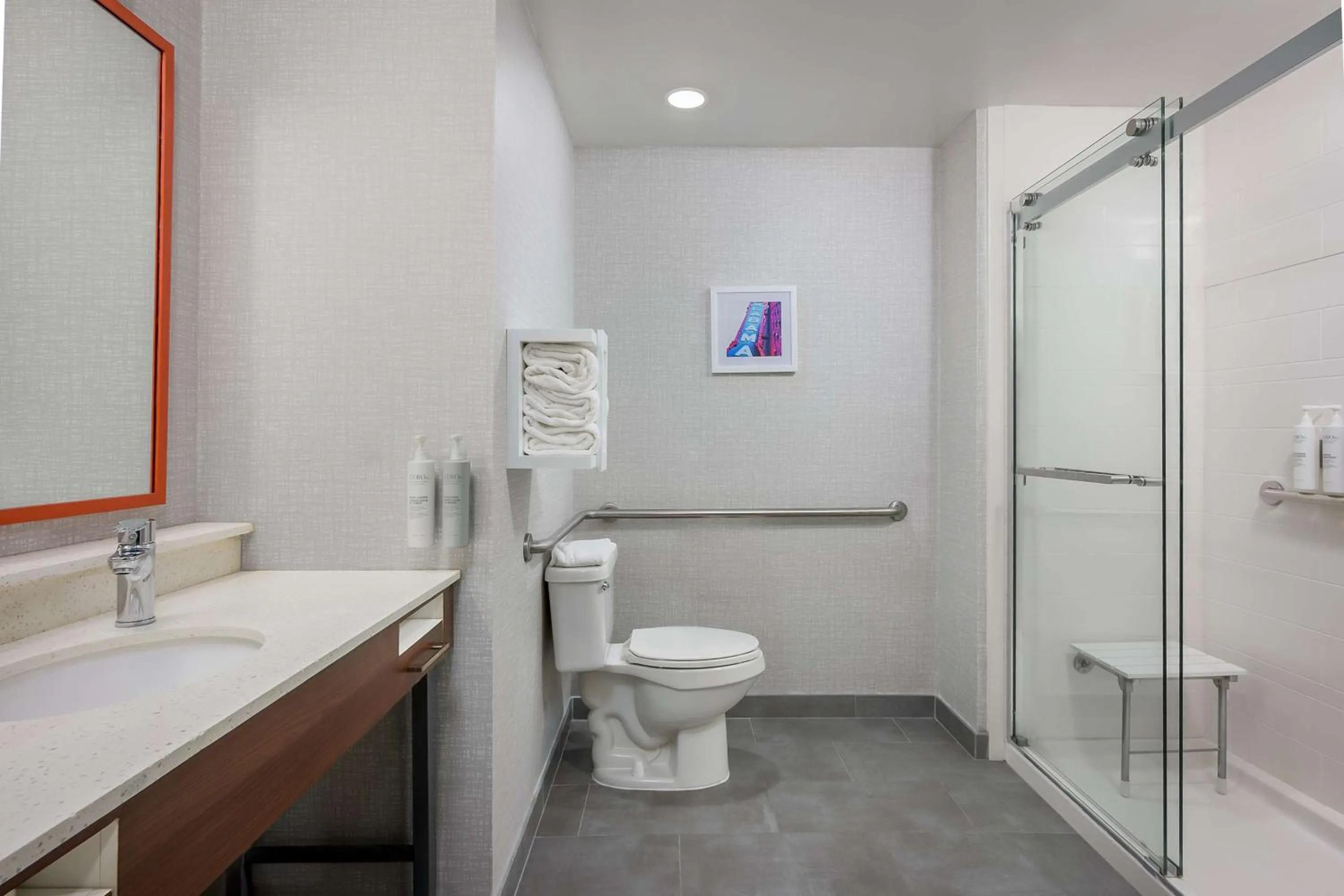 Bathroom in Hampton Inn & Suites Birmingham-Pelham - I-65