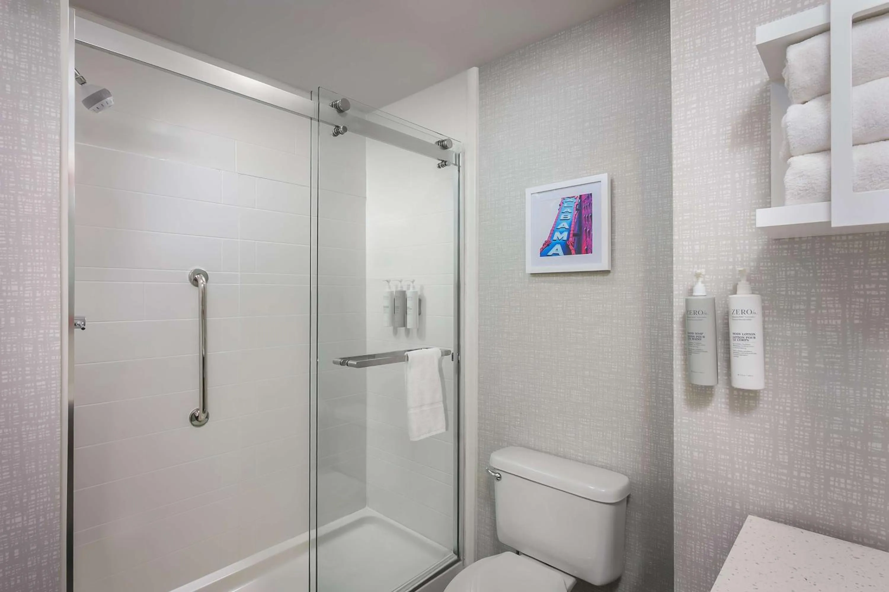 Bathroom in Hampton Inn & Suites Birmingham-Pelham - I-65