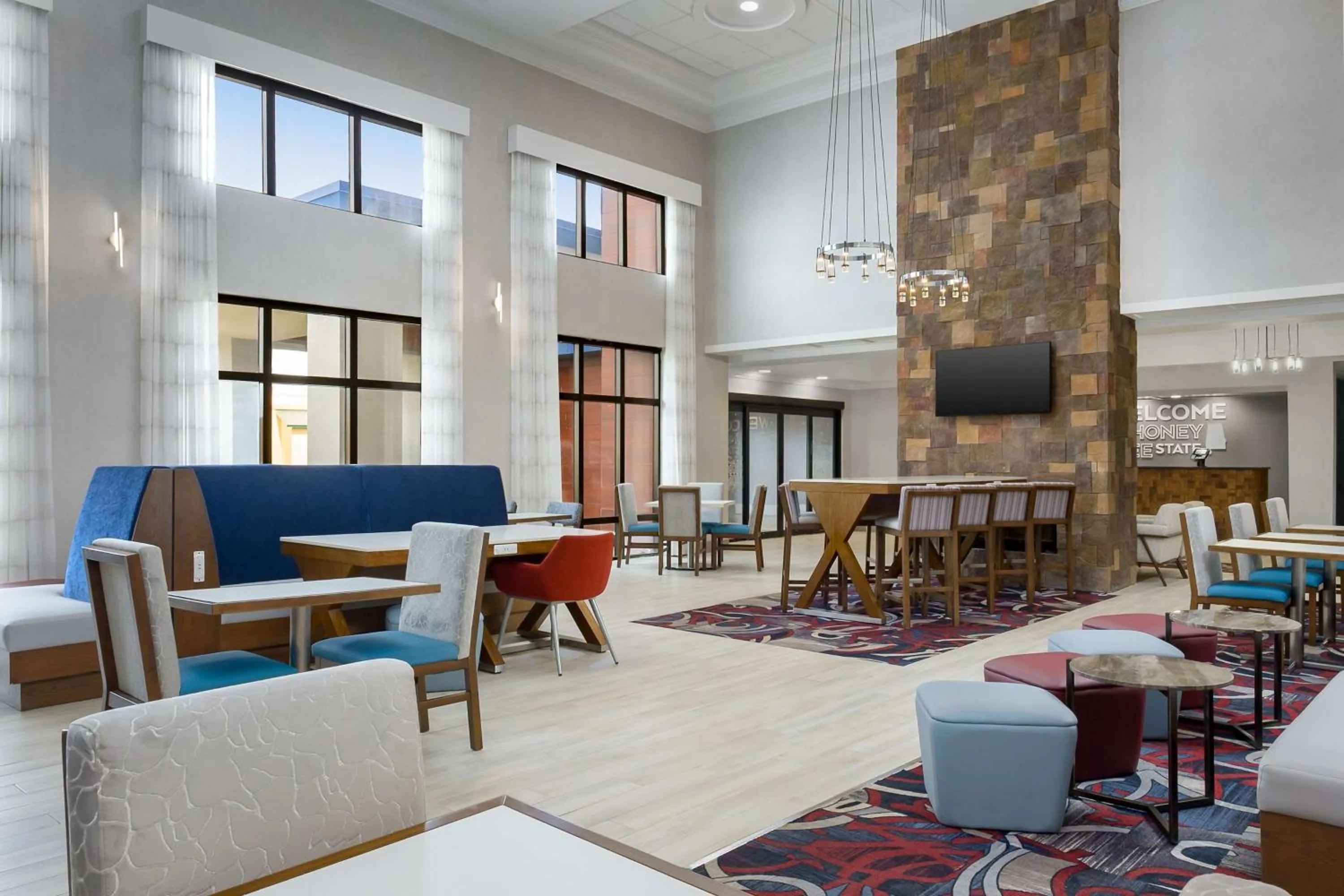 Breakfast in Hampton Inn & Suites Birmingham-Pelham - I-65