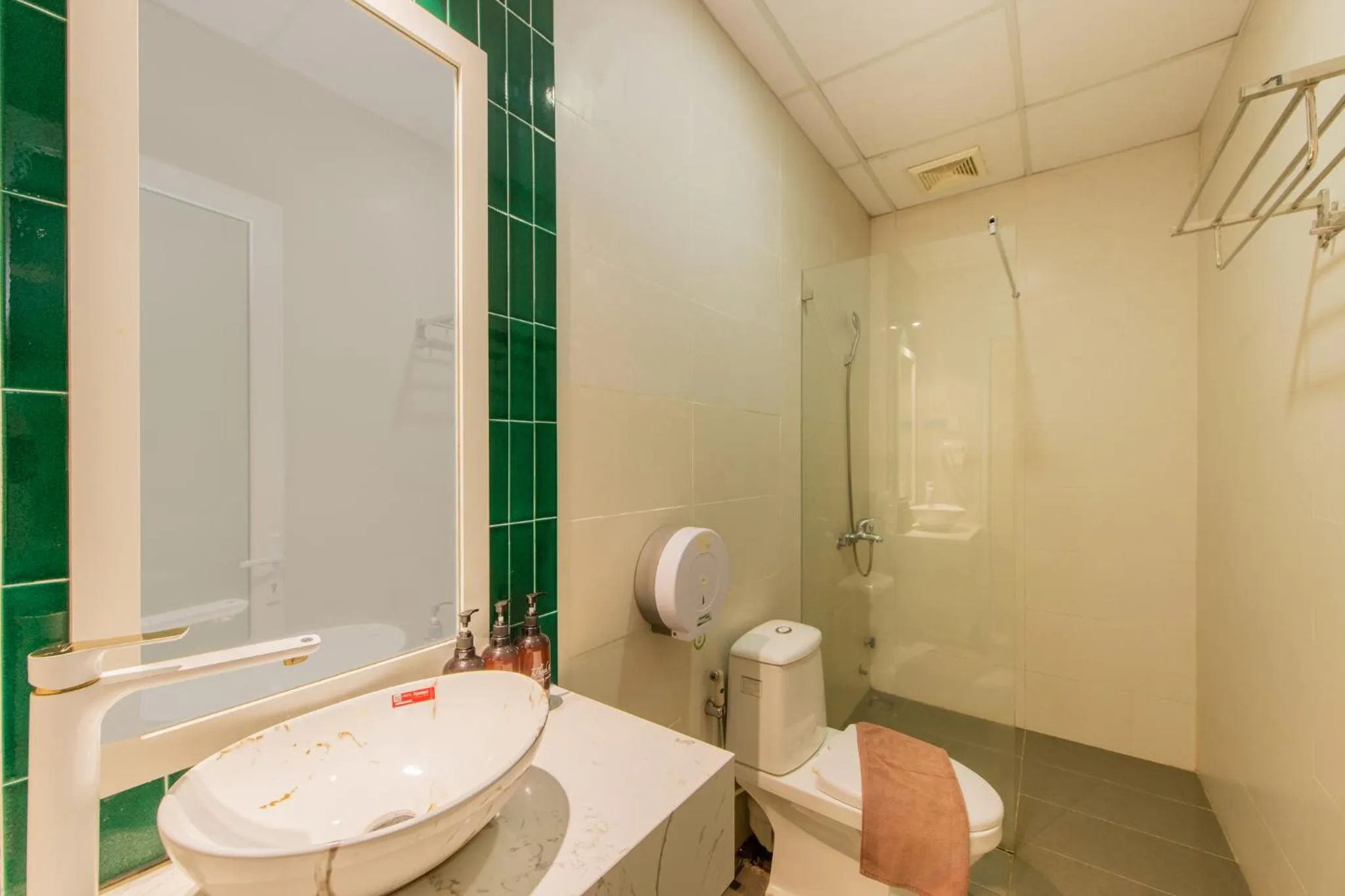 Toilet in Thanh Mai Hotel