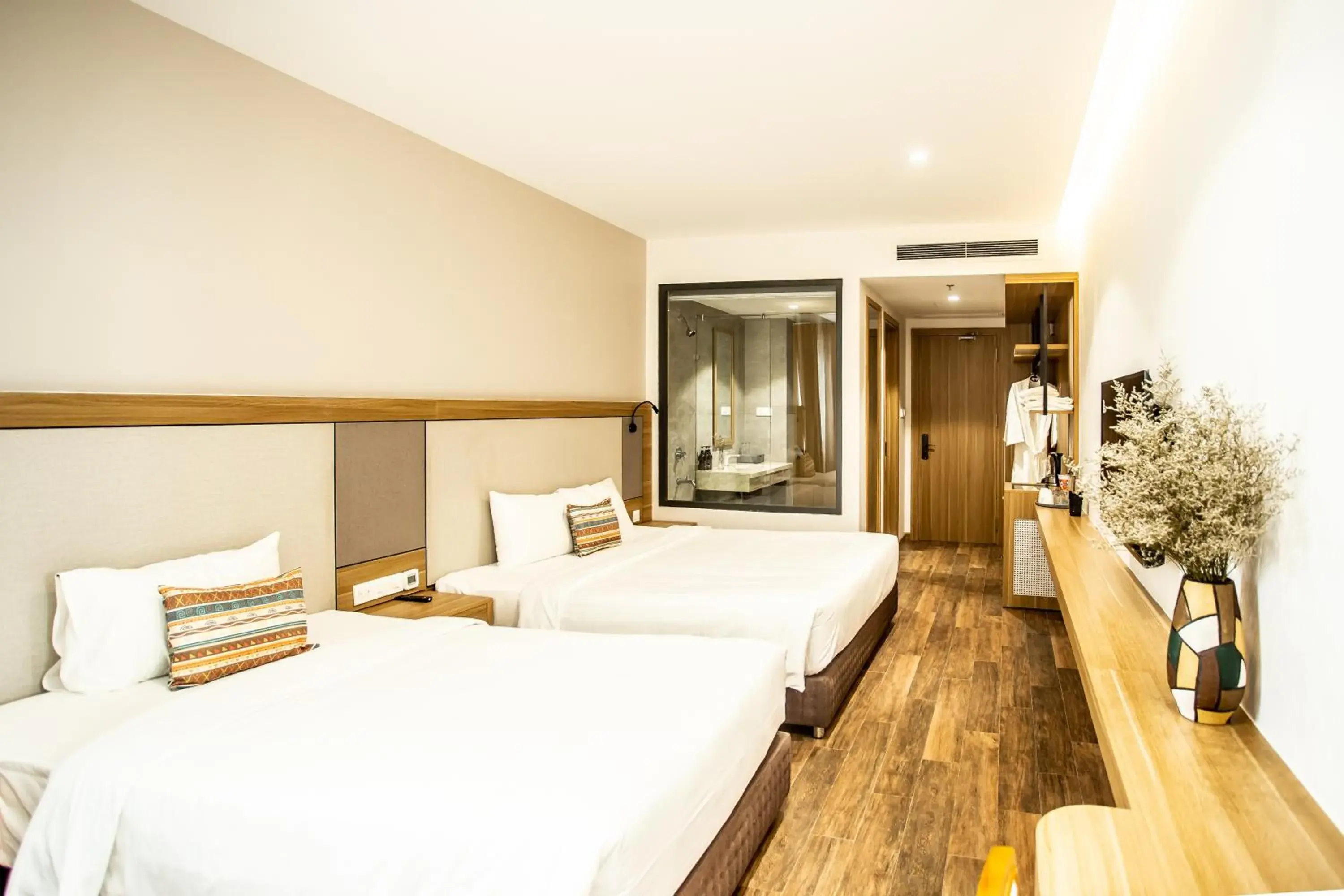 Deluxe Double or Twin Room with City View in Thanh Mai Hotel Deluxe Double or Twin Room with City View in Thanh Mai Hotel