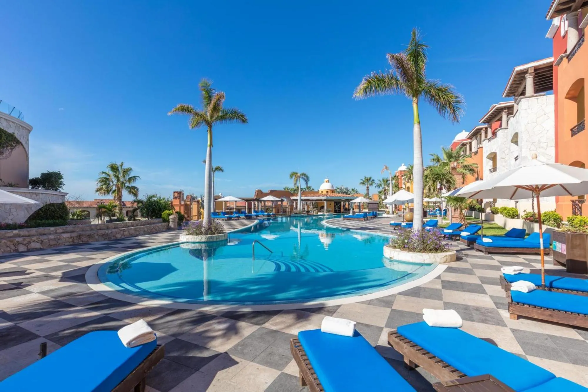 Swimming pool in Hacienda Encantada Resort & Spa