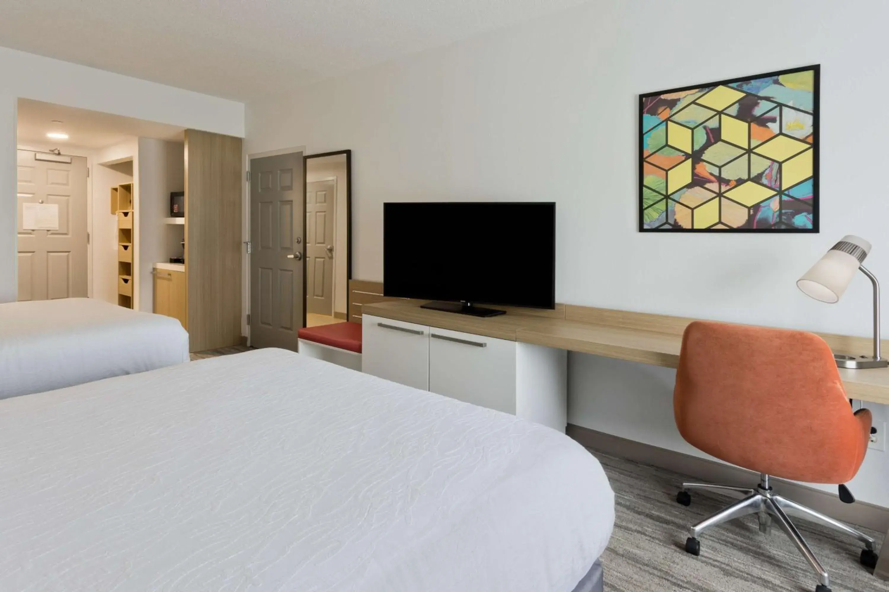 Queen Room with Two Queen Beds in Hilton Garden Inn Birmingham/Lakeshore Drive Queen Room with Two Queen Beds in Hilton Garden Inn Birmingham/Lakeshore Drive