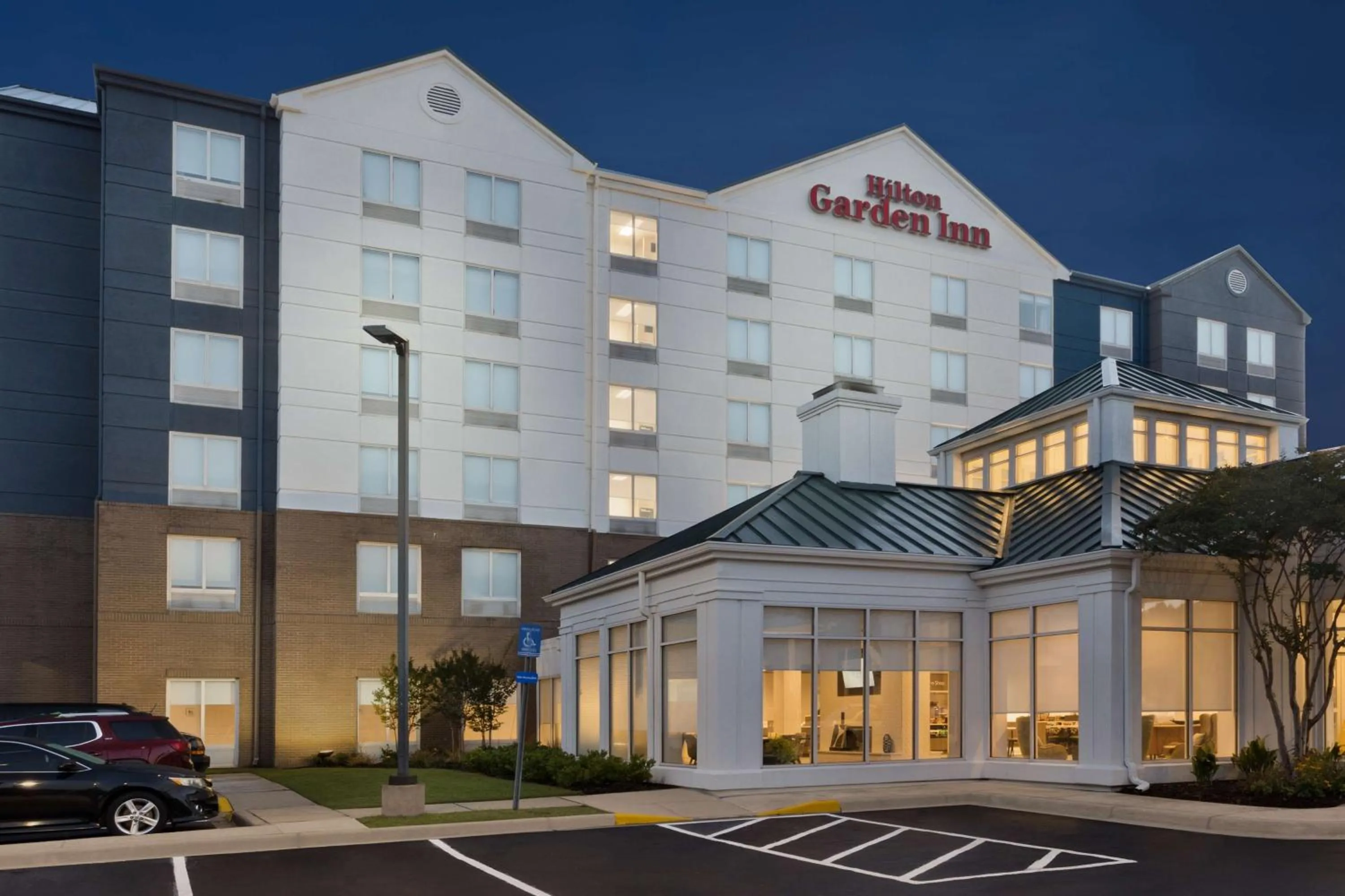 Property building in Hilton Garden Inn Birmingham/Lakeshore Drive