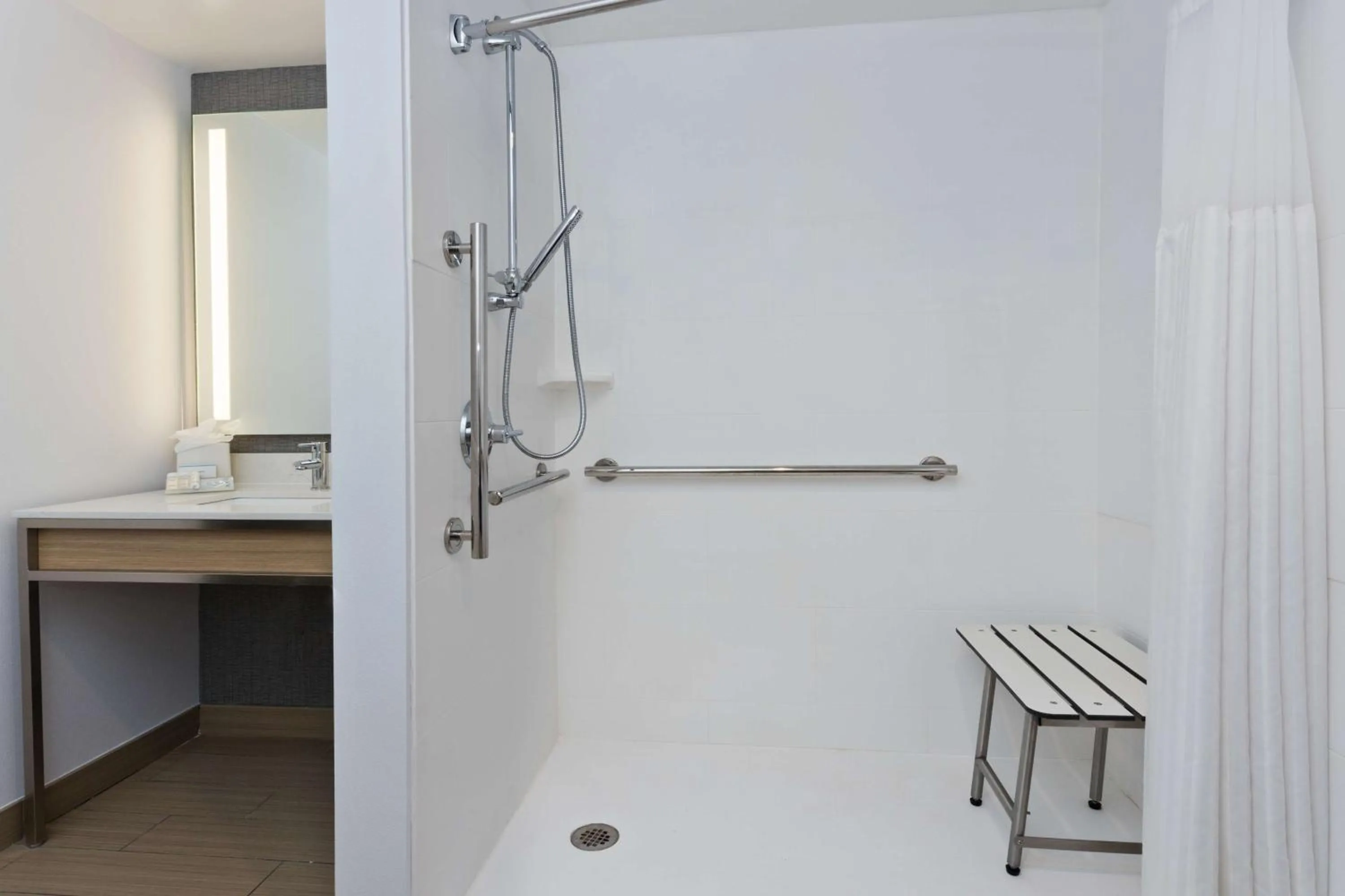 Bathroom in Hilton Garden Inn Birmingham/Lakeshore Drive