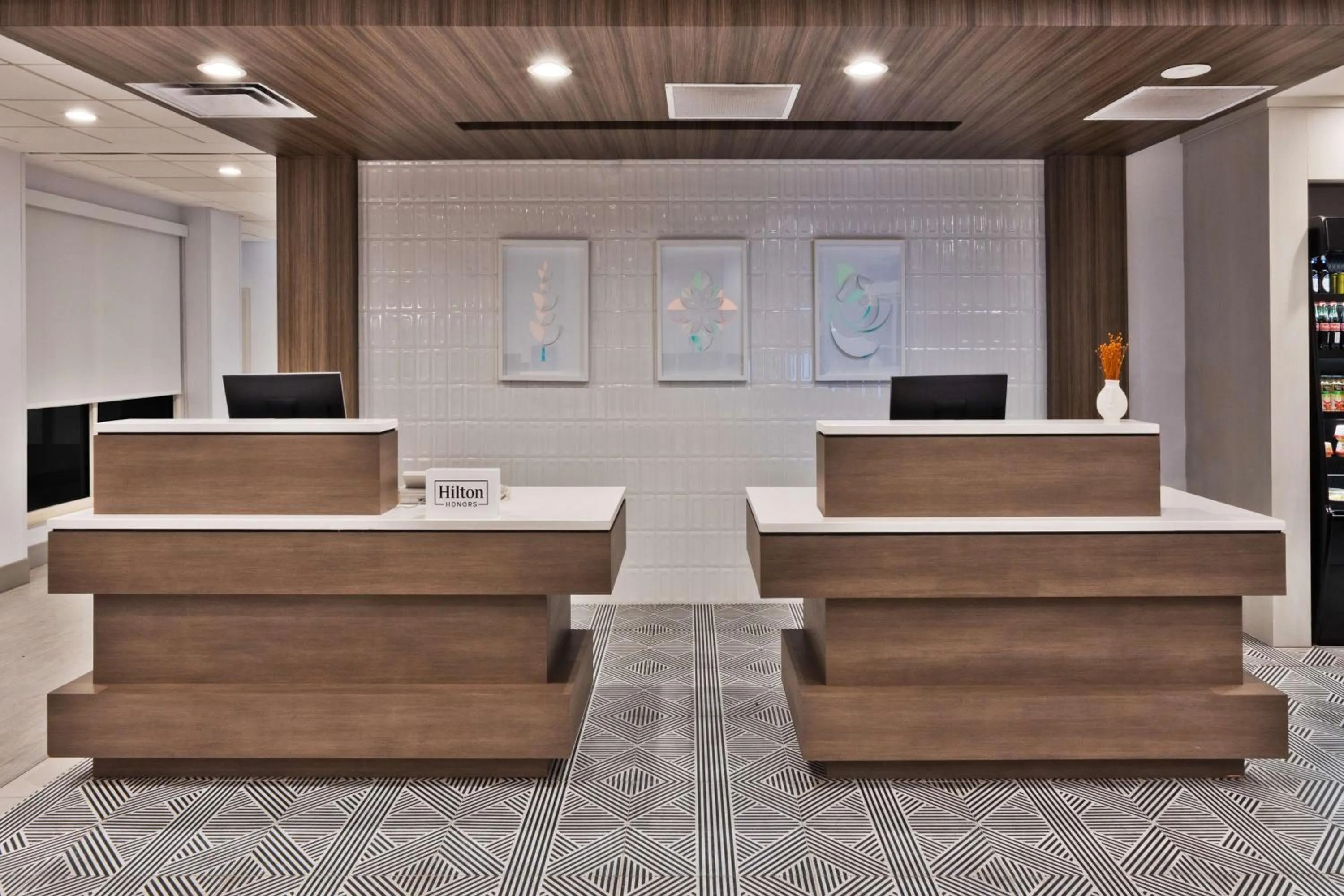 Lobby or reception in Hilton Garden Inn Birmingham/Lakeshore Drive