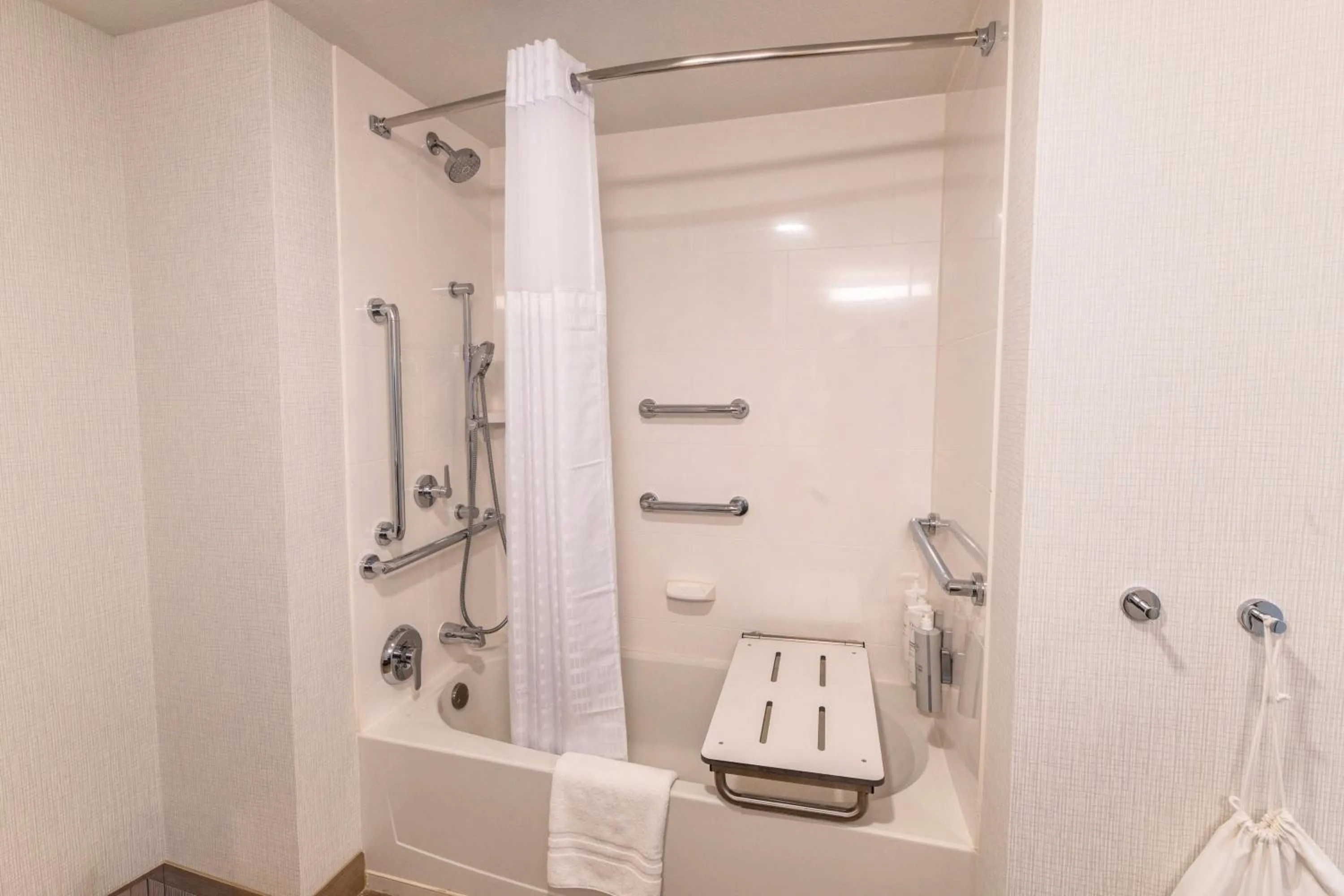 Bathroom in Hampton Inn Jasper, AL