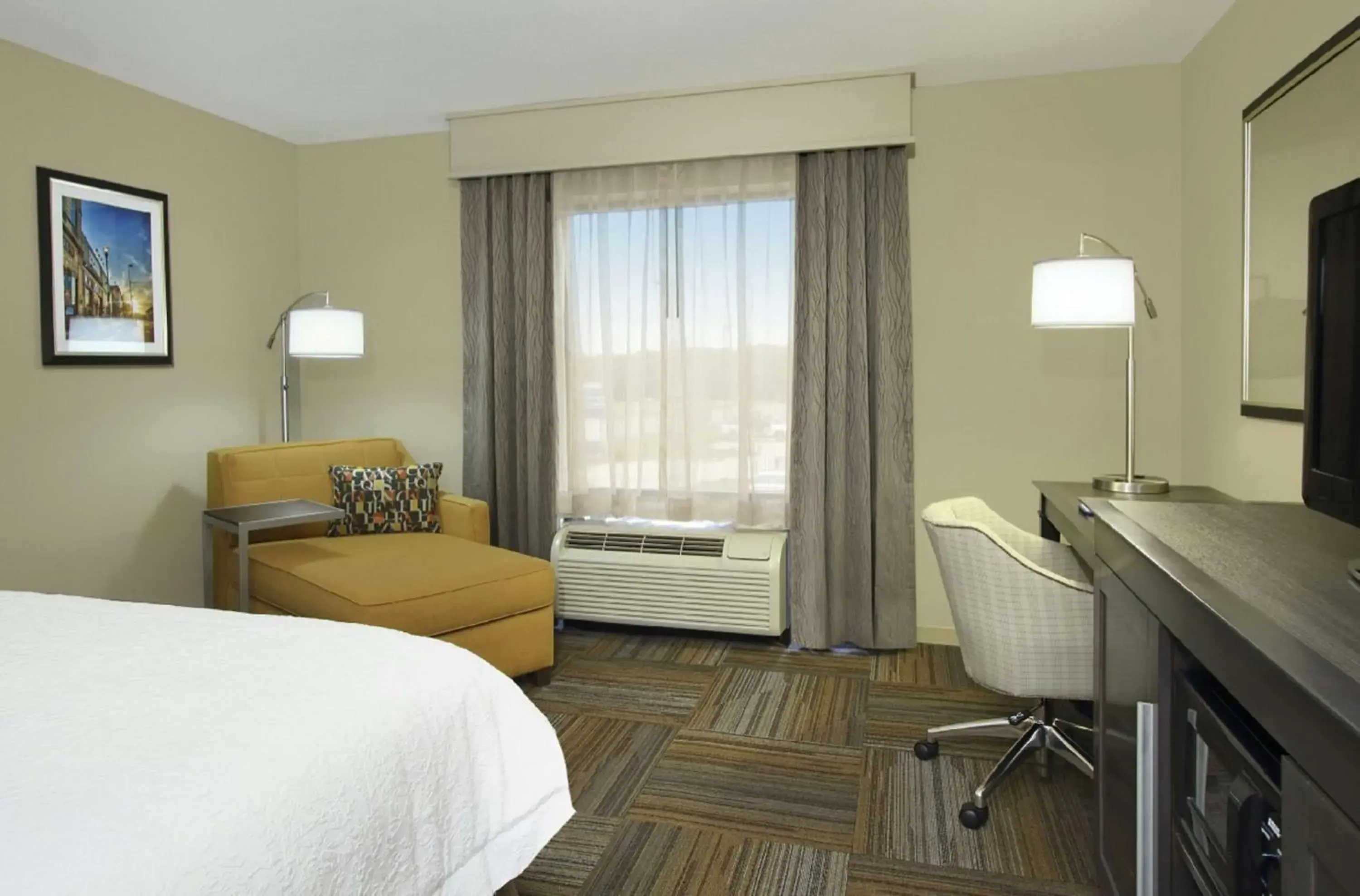 Queen Room with Two Queen Beds - Mobility and Hearing Access/Non-Smoking in Hampton Inn Jasper, AL Queen Room with Two Queen Beds - Mobility and Hearing Access/Non-Smoking in Hampton Inn Jasper, AL