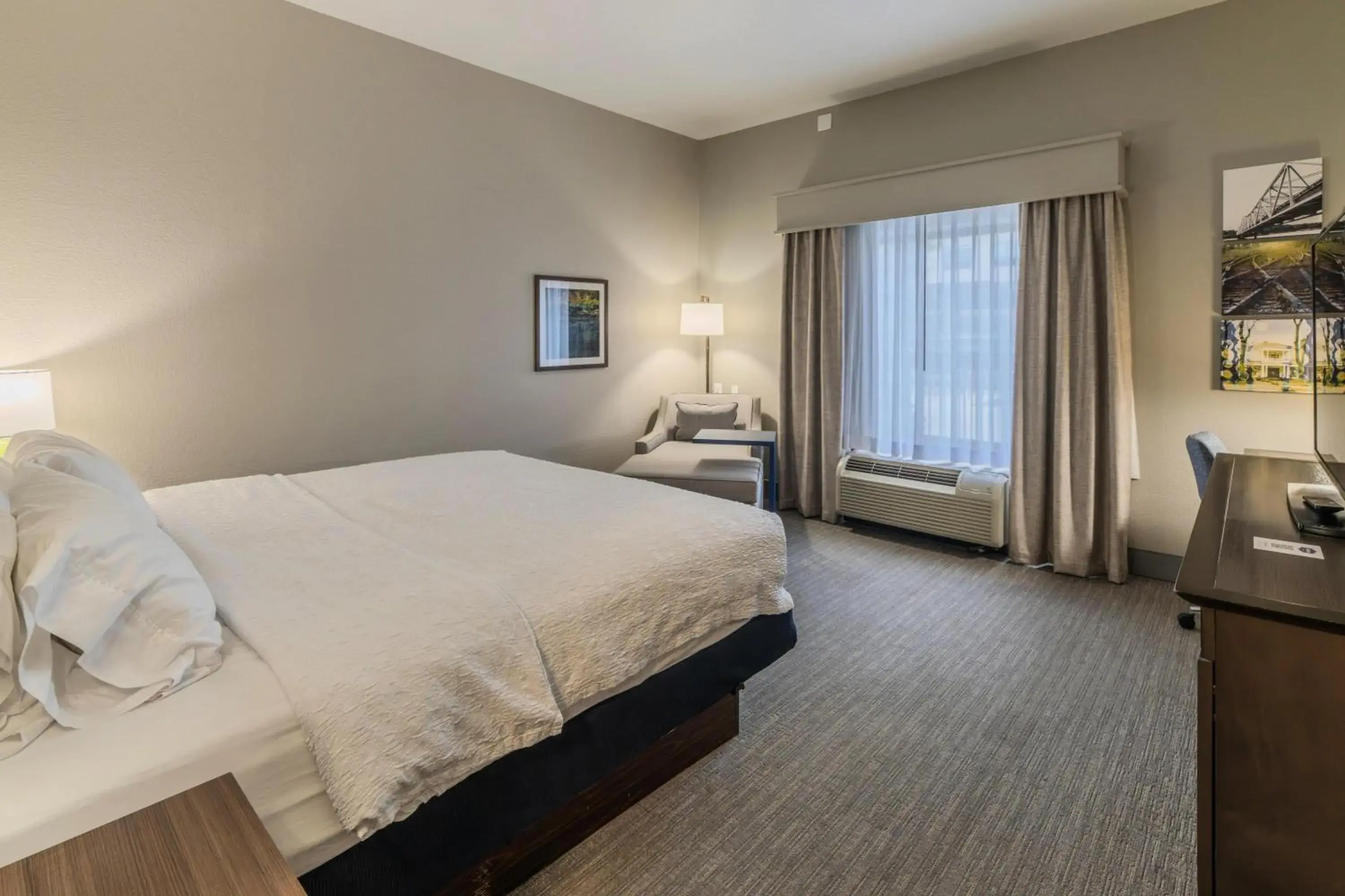 Bed in Hampton Inn Jasper, AL Bed in Hampton Inn Jasper, AL