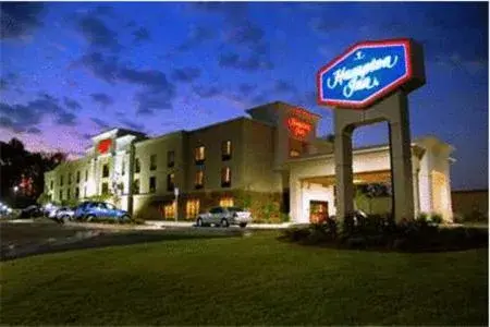 Property building in Hampton Inn Jasper, AL Property building in Hampton Inn Jasper, AL