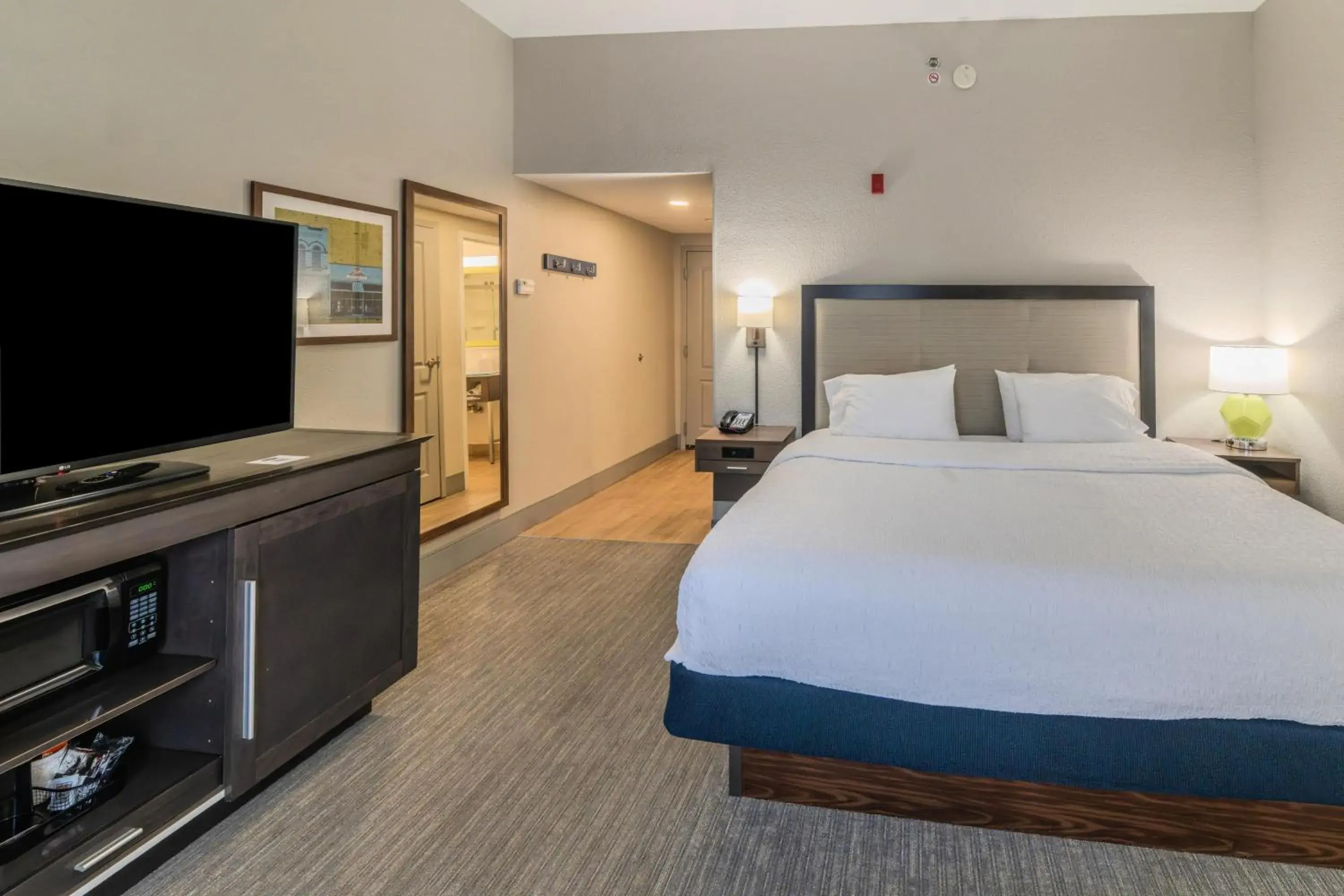 Bed in Hampton Inn Jasper, AL Bed in Hampton Inn Jasper, AL