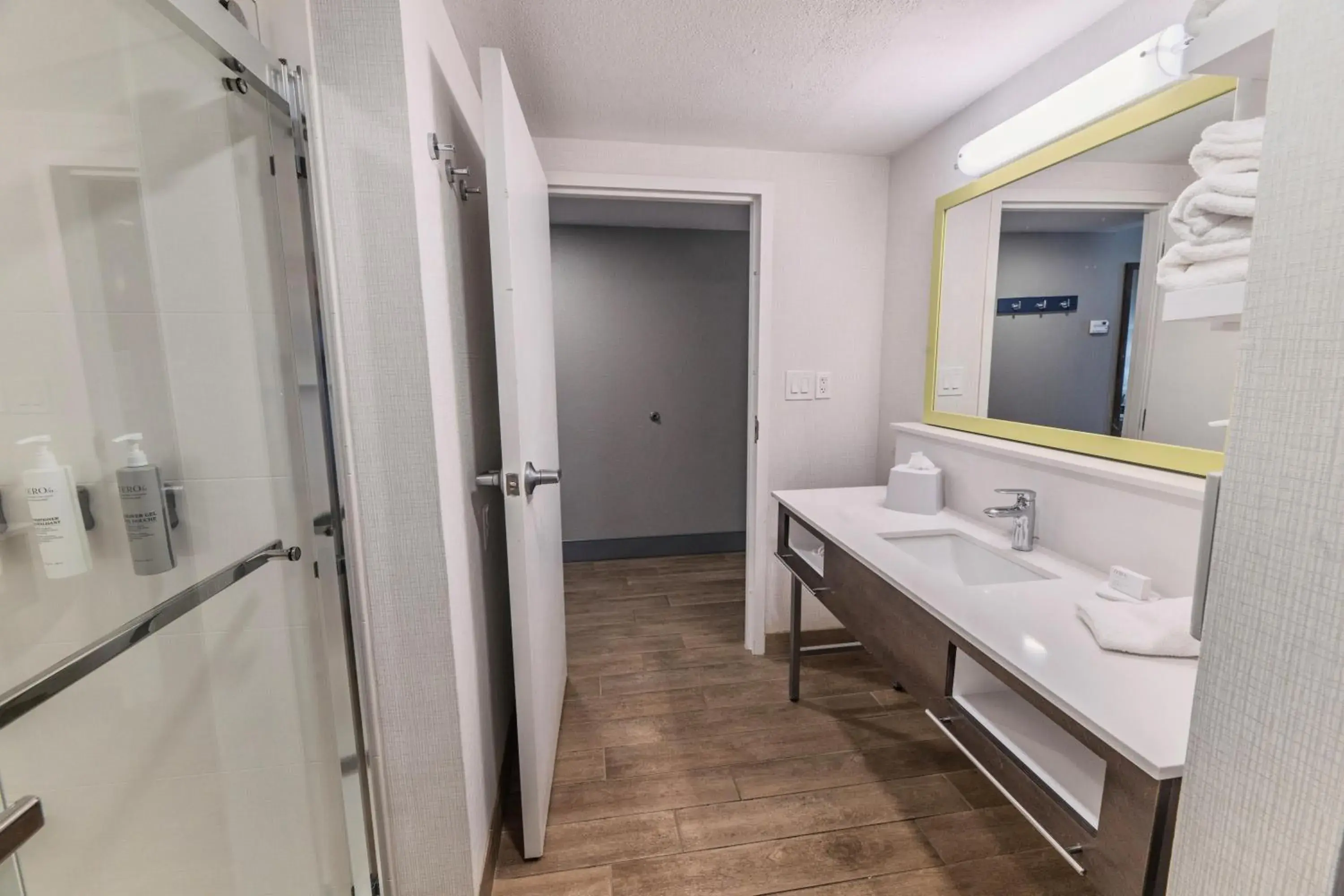 Bathroom in Hampton Inn Jasper, AL Bathroom in Hampton Inn Jasper, AL