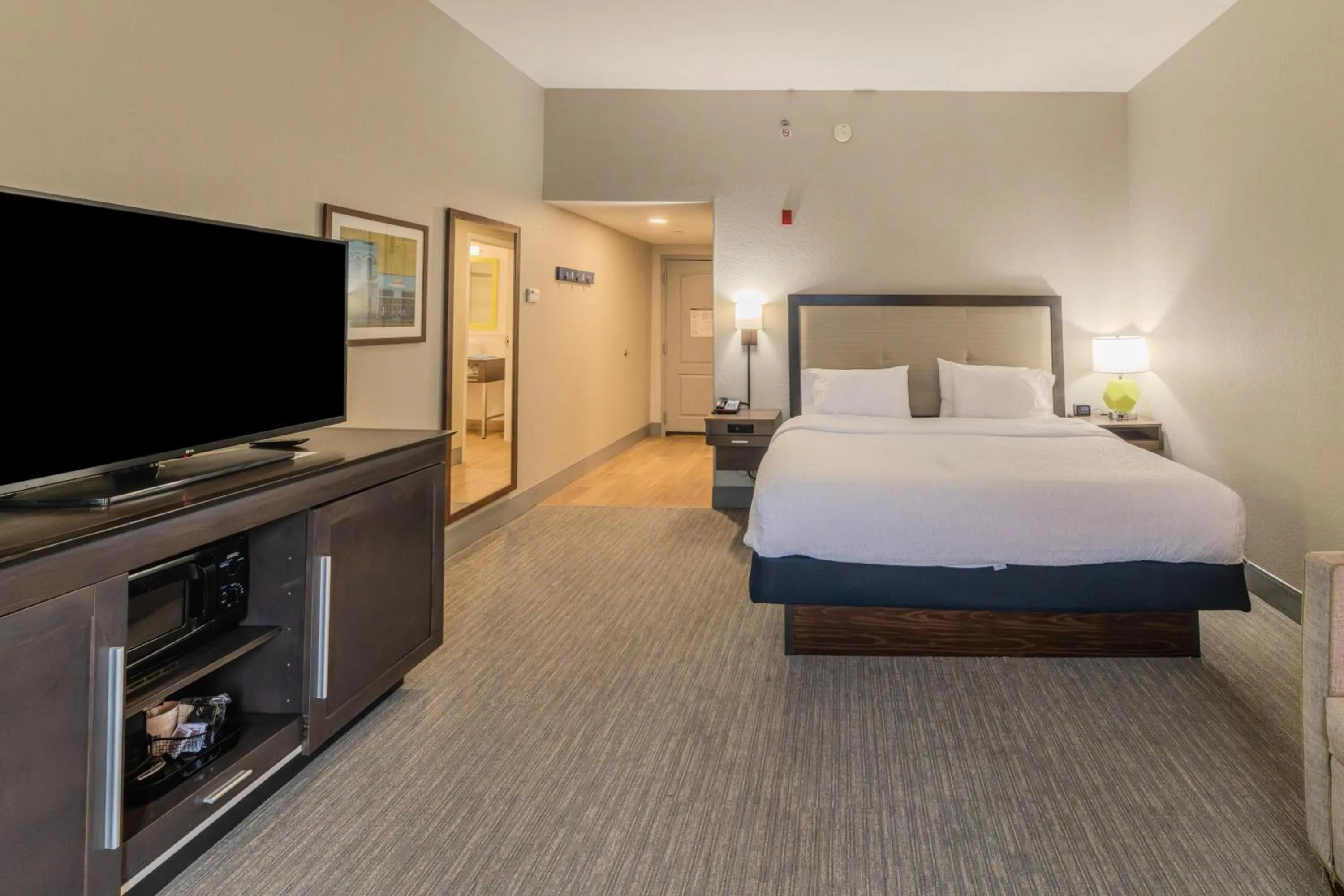 Bed in Hampton Inn Jasper, AL