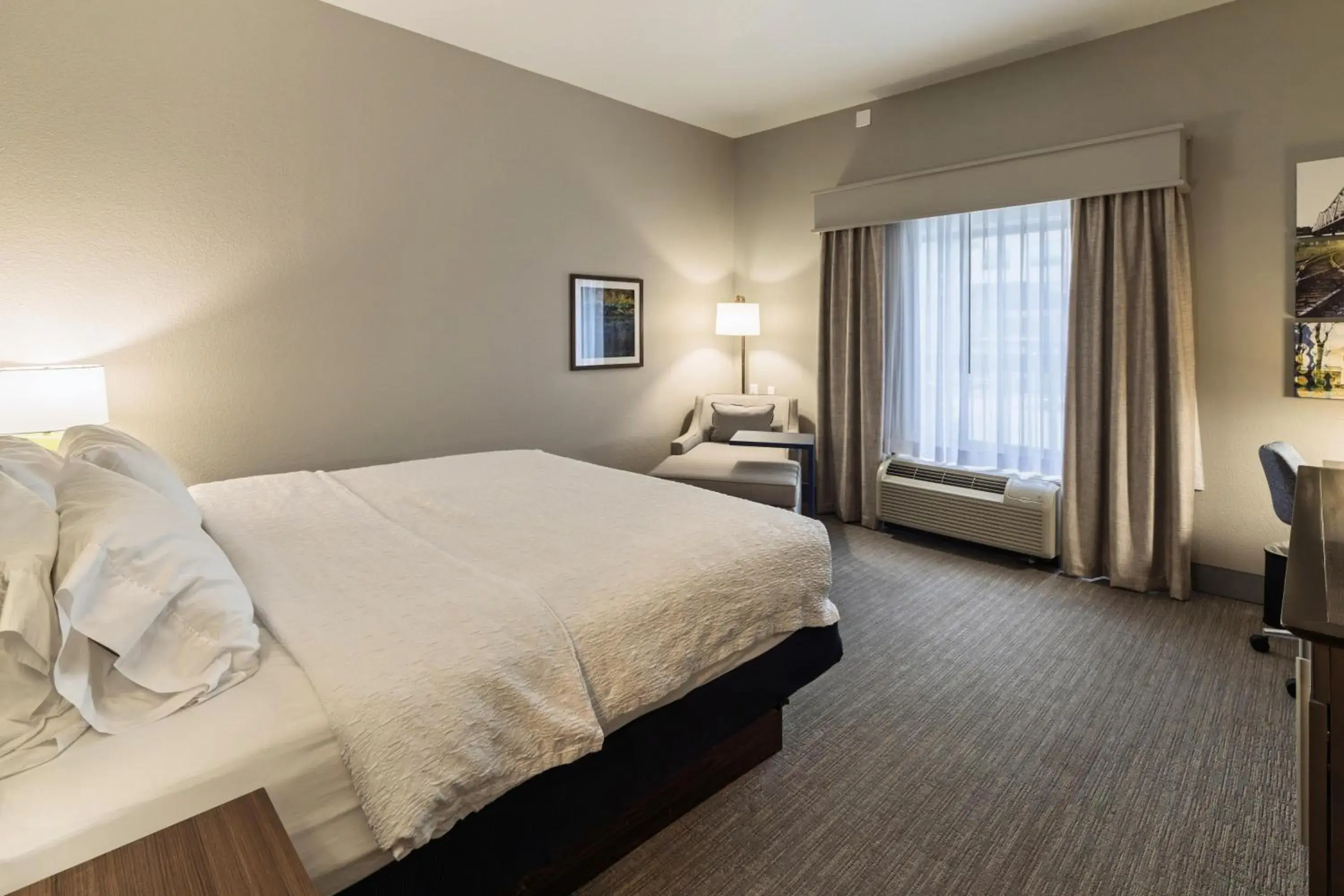 Bed in Hampton Inn Jasper, AL Bed in Hampton Inn Jasper, AL