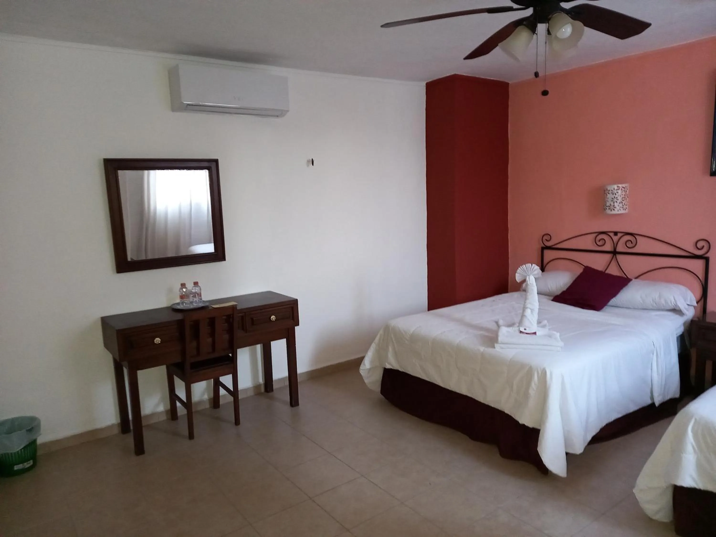 Photo of the whole room, Bed in Hotel Reforma