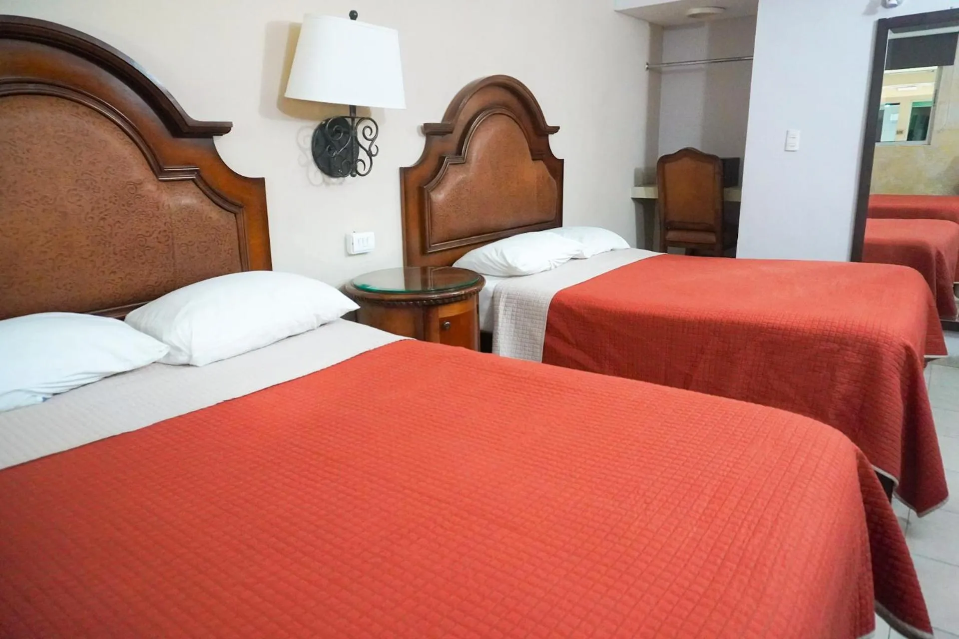 Photo of the whole room, Bed in Hotel Colonial Cancun