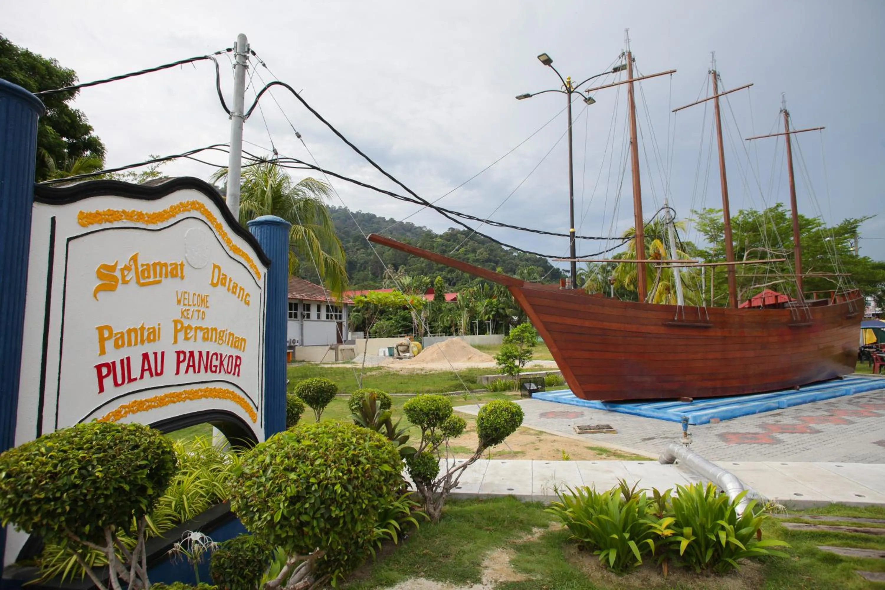 Anjungan Beach Resort