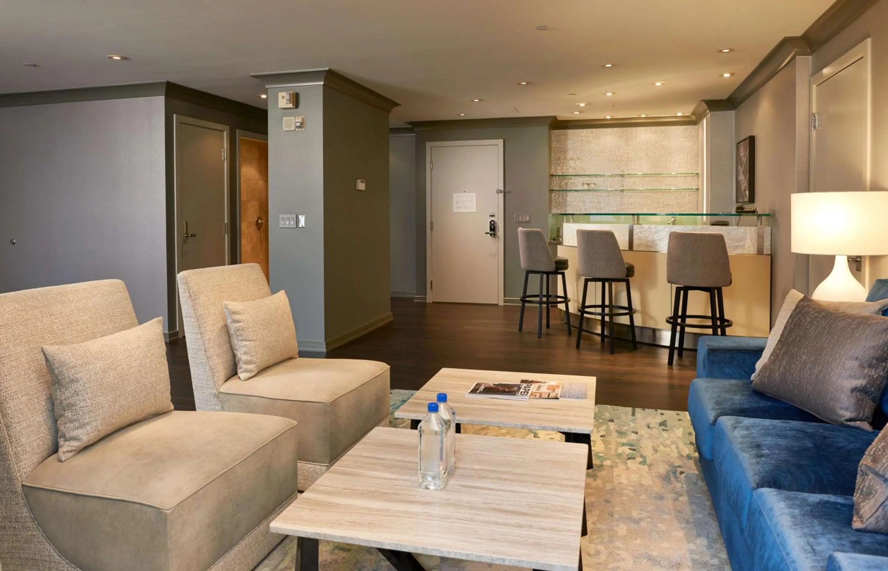 Living room in The Lofton Hotel Minneapolis, Tapestry Collection by Hilton