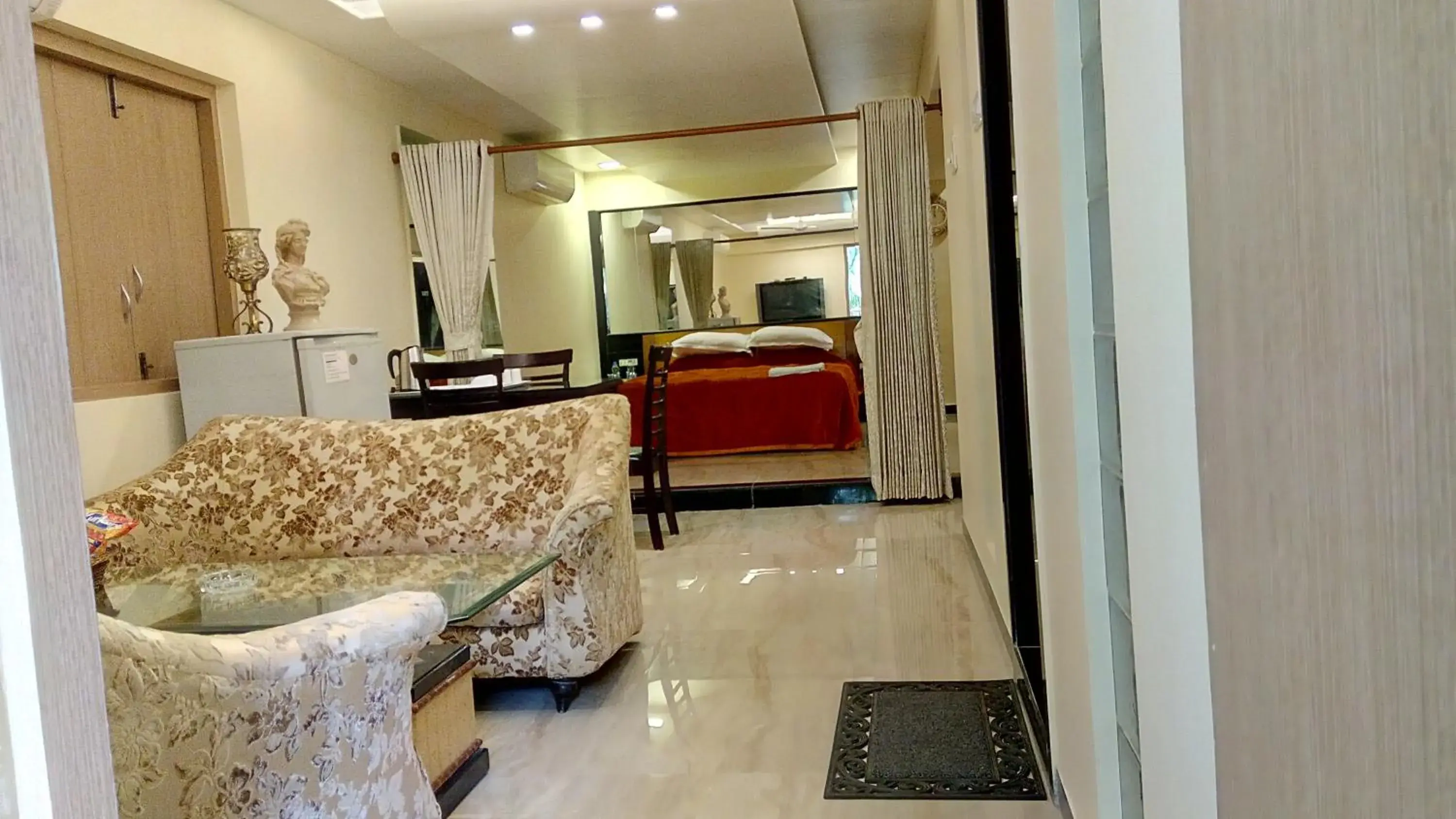 Living room in Hotel Metro Palace Bandra Living room in Hotel Metro Palace Bandra