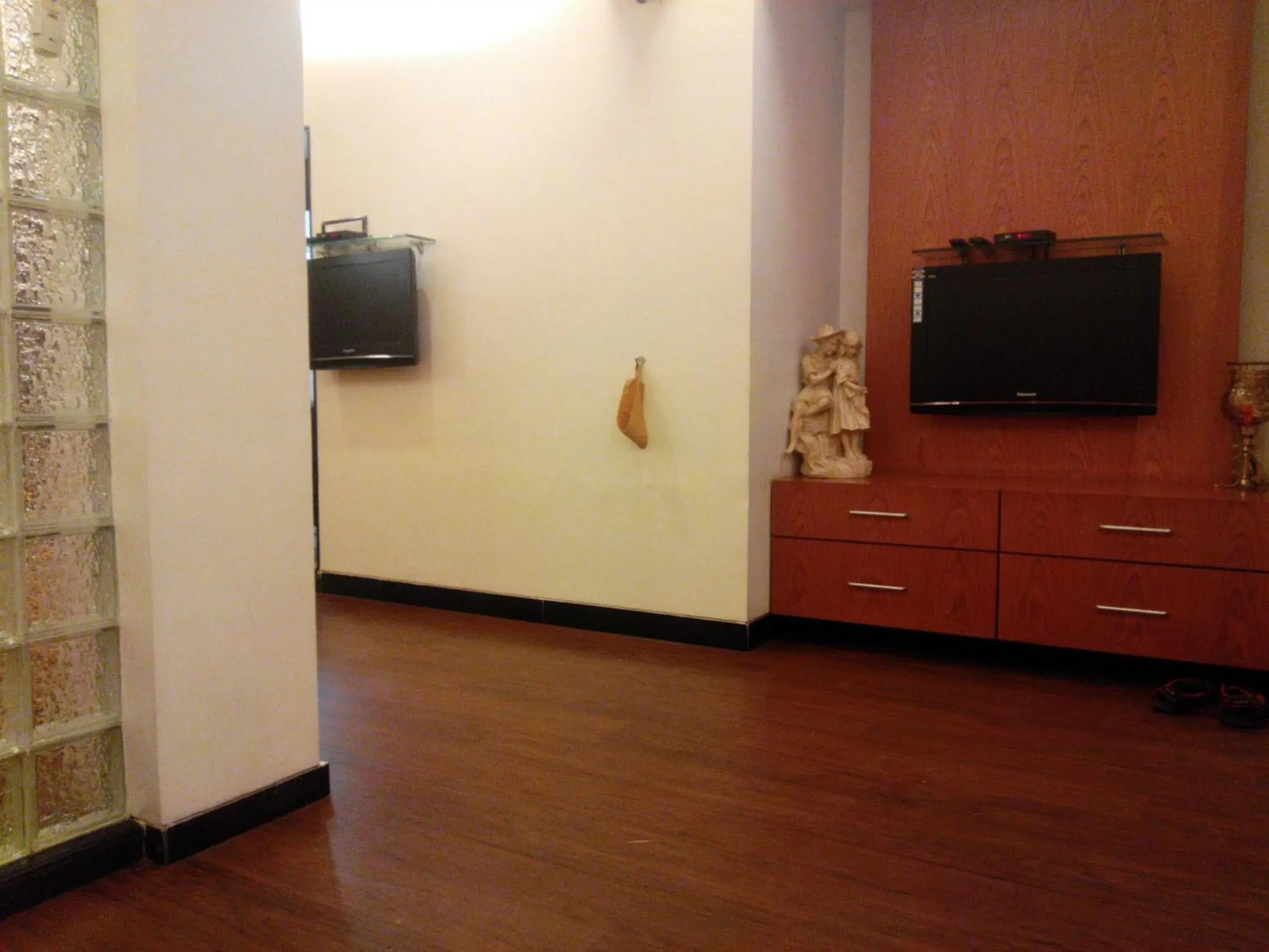 Living room in Hotel Metro Palace Bandra Living room in Hotel Metro Palace Bandra