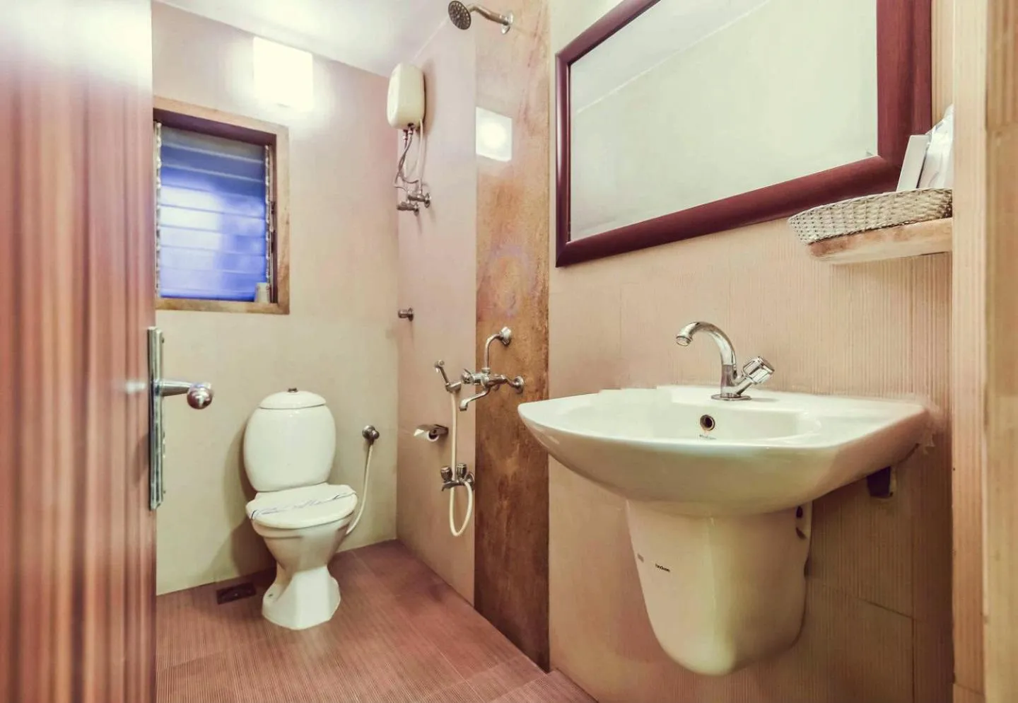 Bathroom in Hotel Metro Palace Bandra