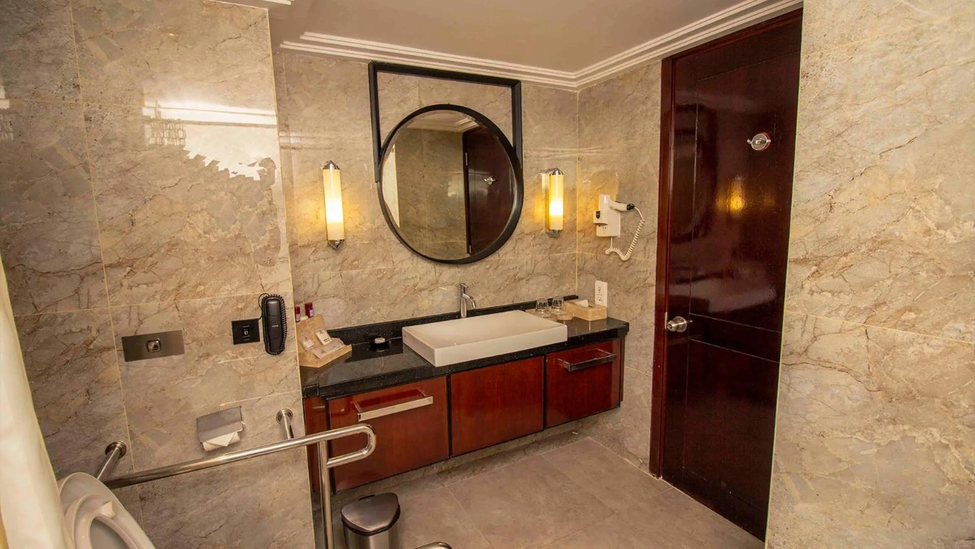 Bathroom in Redtop Hotel & Convention Center