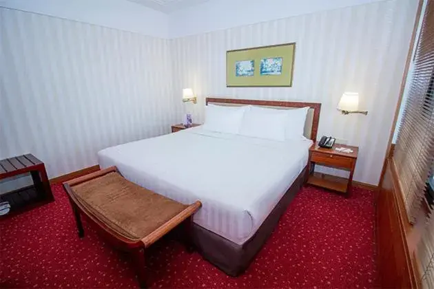 Bed in Redtop Hotel