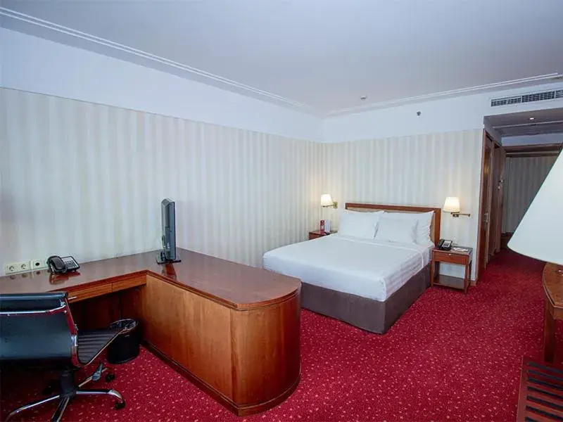 Bed in Redtop Hotel