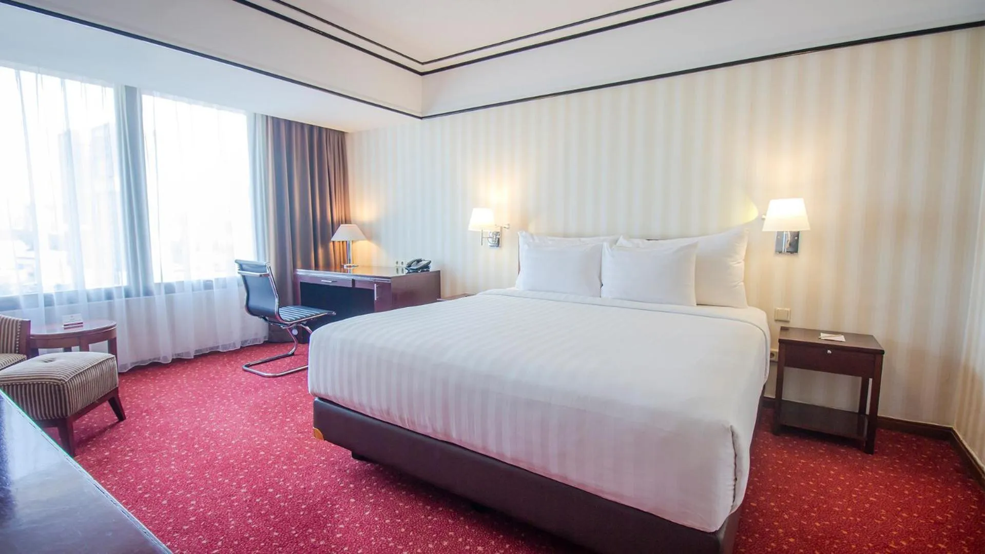 Bed in Redtop Hotel & Convention Center