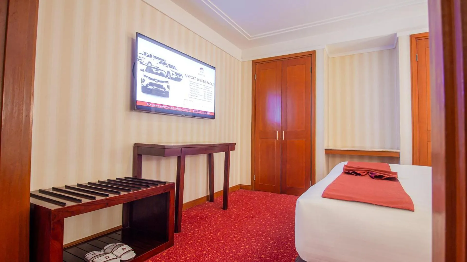 Bed in Redtop Hotel & Convention Center