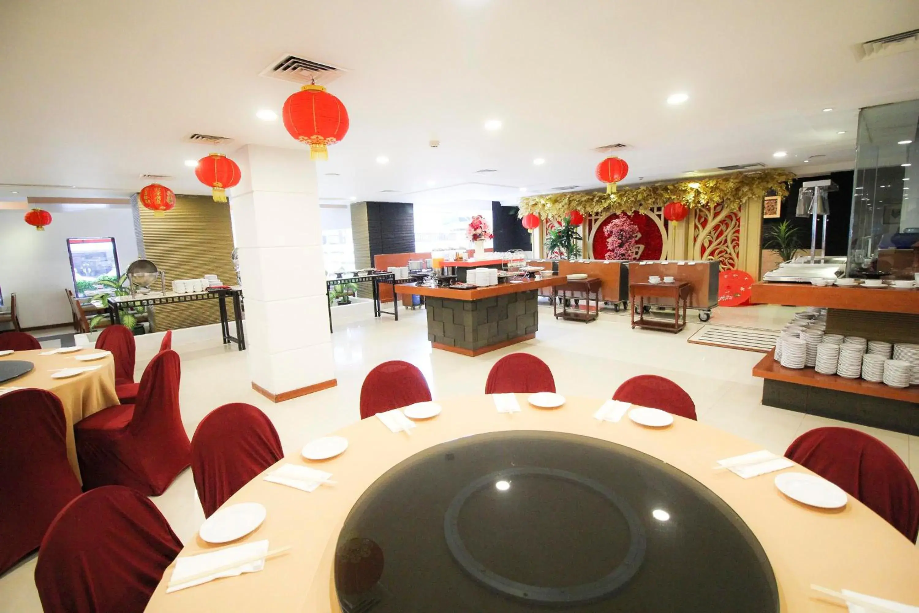 Restaurant/Places to Eat in Redtop Hotel