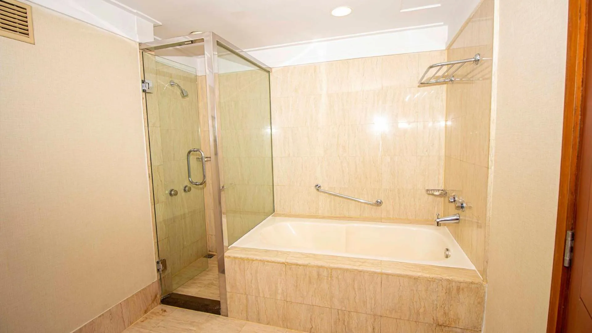 Bathroom in Redtop Hotel & Convention Center