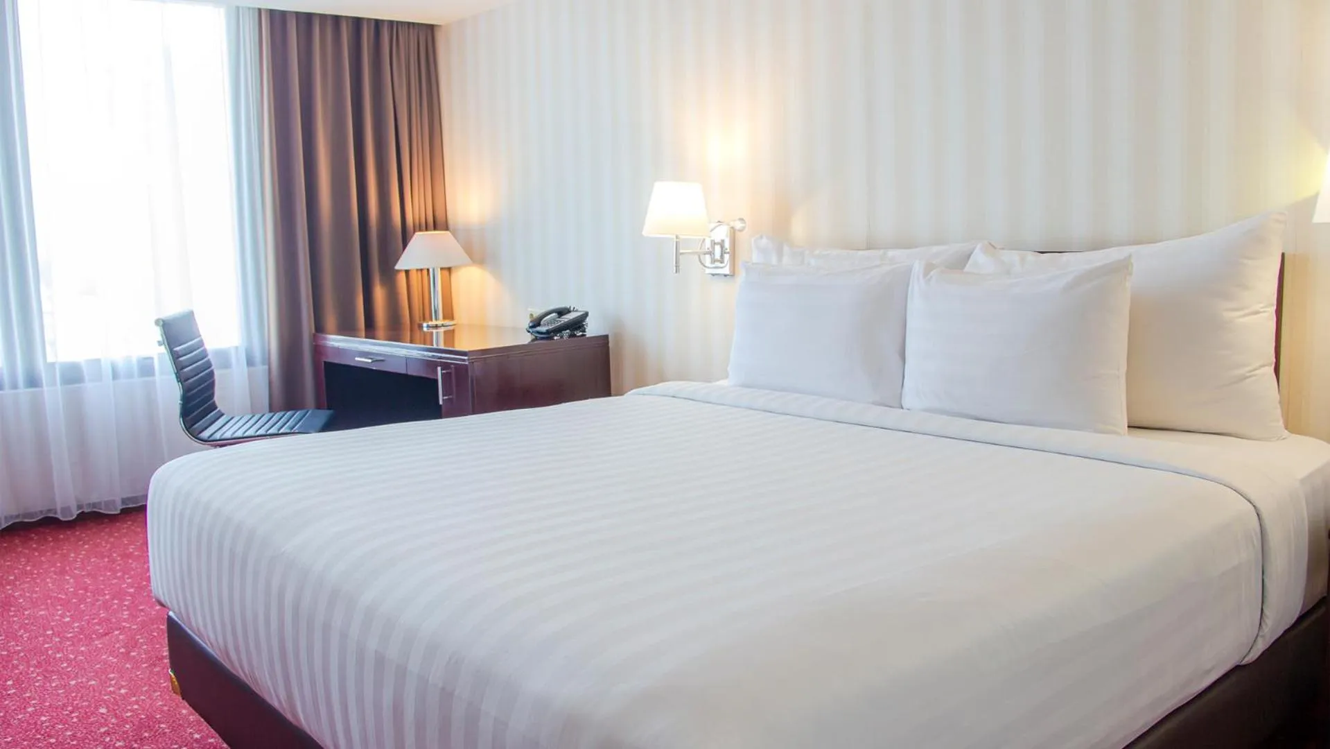 Bed in Redtop Hotel & Convention Center