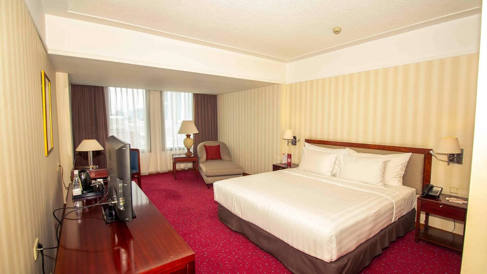 Bedroom, Bed in Redtop Hotel & Convention Center