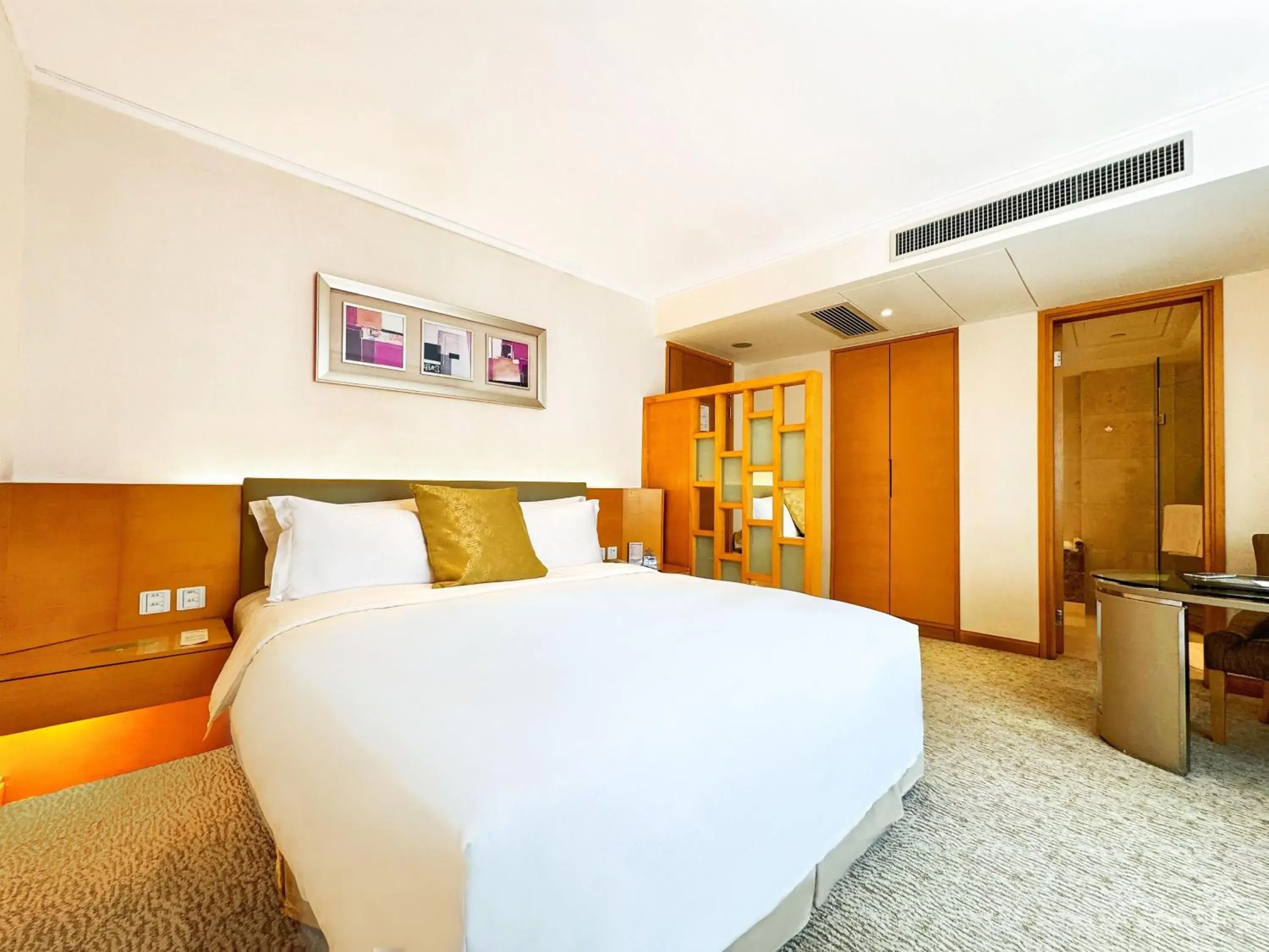 Bedroom, Bed in Millennium Hotel Chengdu - Close to Wuhou Shrine and Chengdu South Railway Station,Fluent English Service Bedroom, Bed in Millennium Hotel Chengdu - Close to Wuhou Shrine and Chengdu South Railway Station,Fluent English Service
