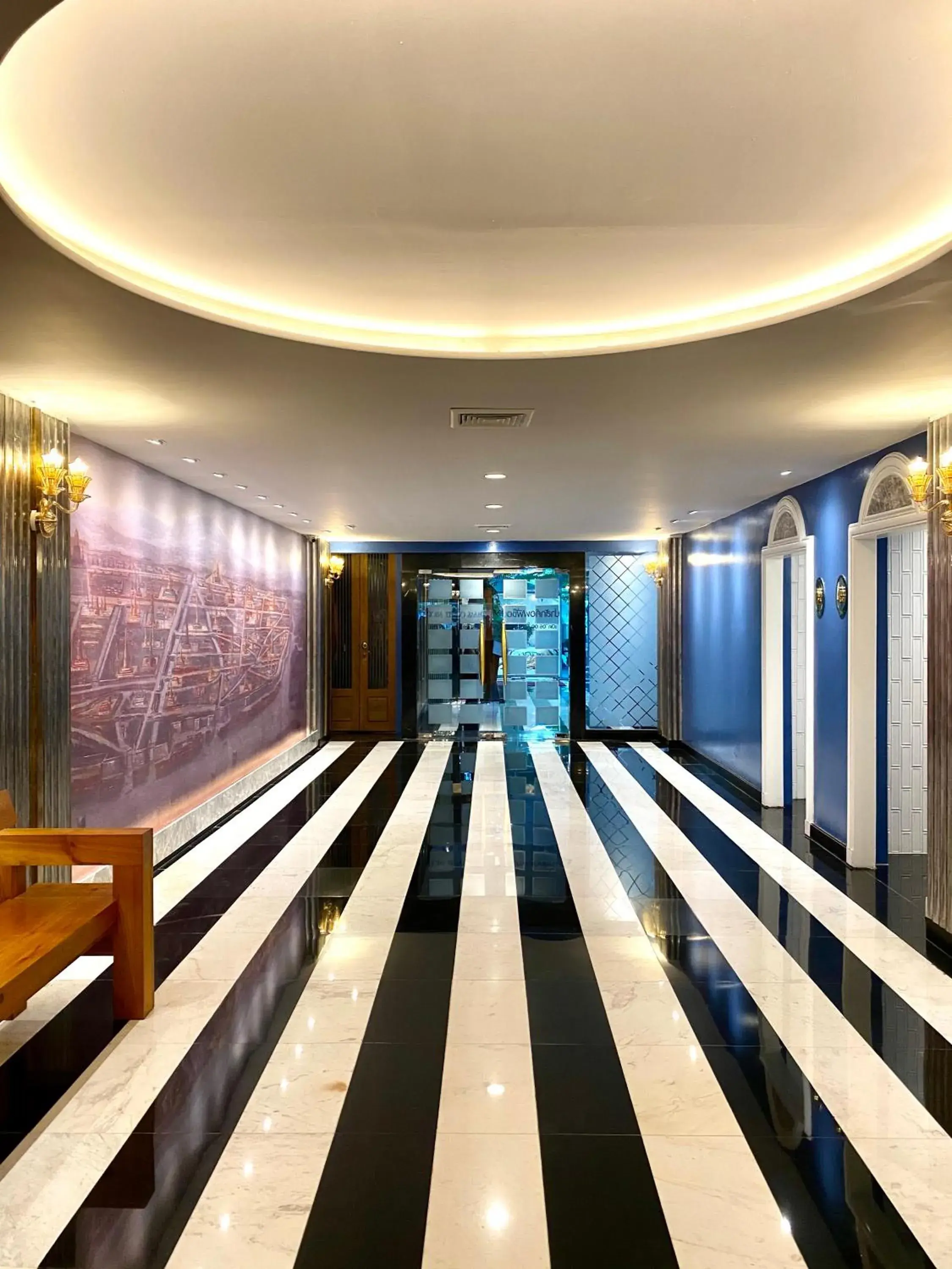 Restaurant/places to eat in Krungsri River Hotel Restaurant/places to eat in Krungsri River Hotel