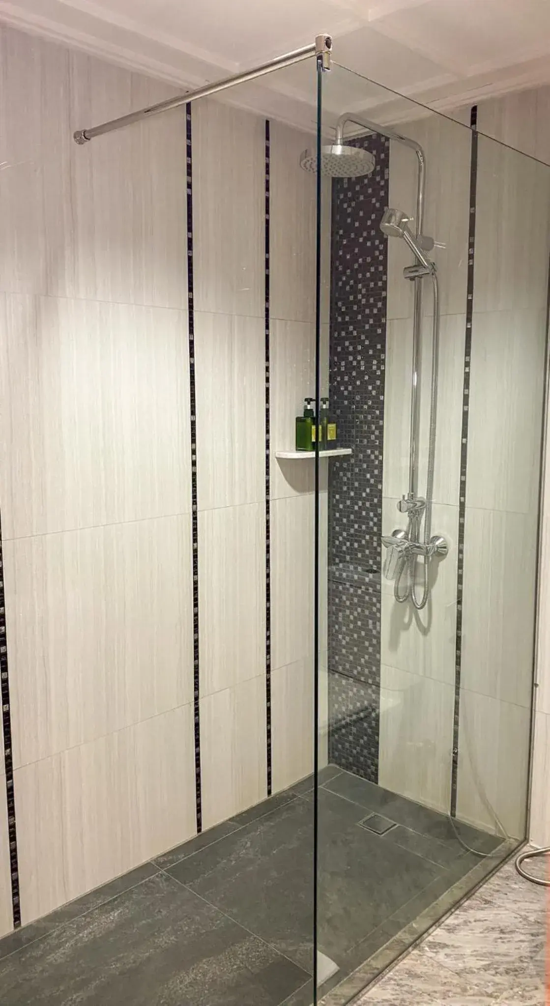 Shower in Krungsri River Hotel Shower in Krungsri River Hotel