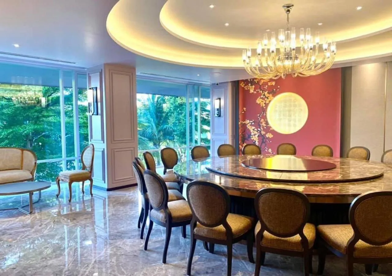 Restaurant/places to eat in Krungsri River Hotel