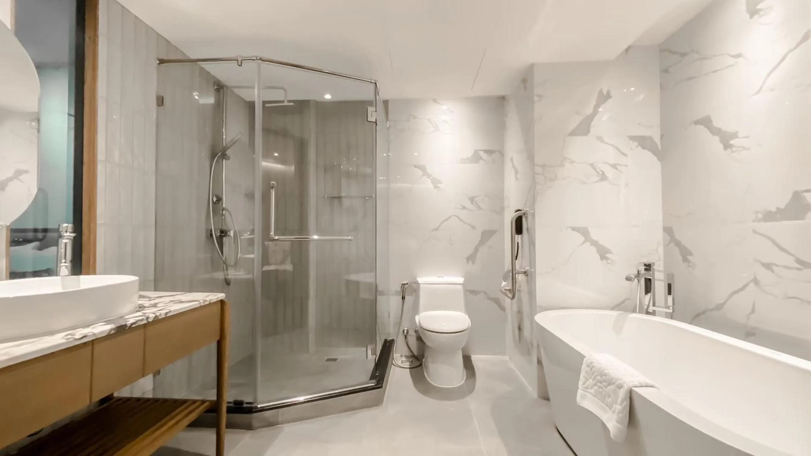 Shower in Krungsri River Hotel