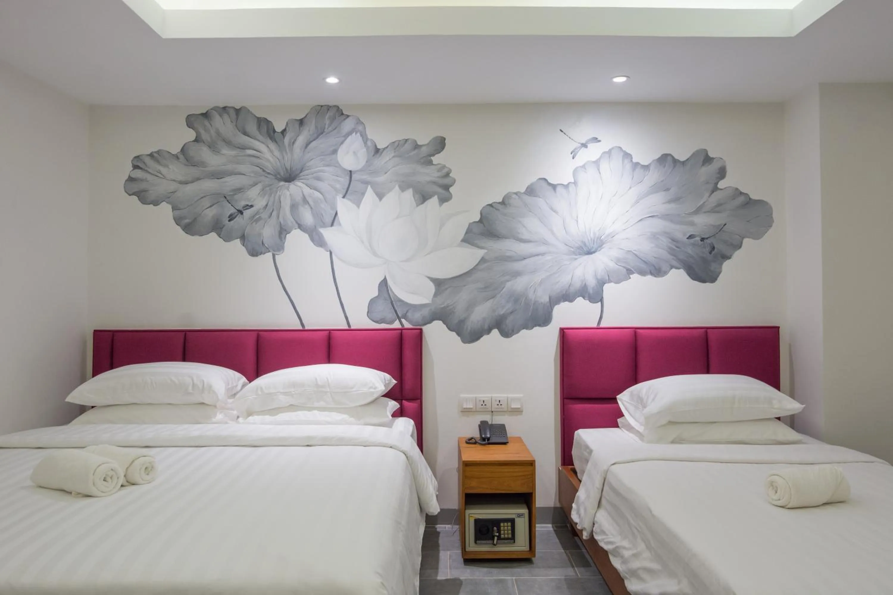 People, Bed in Neth Socheata Hotel