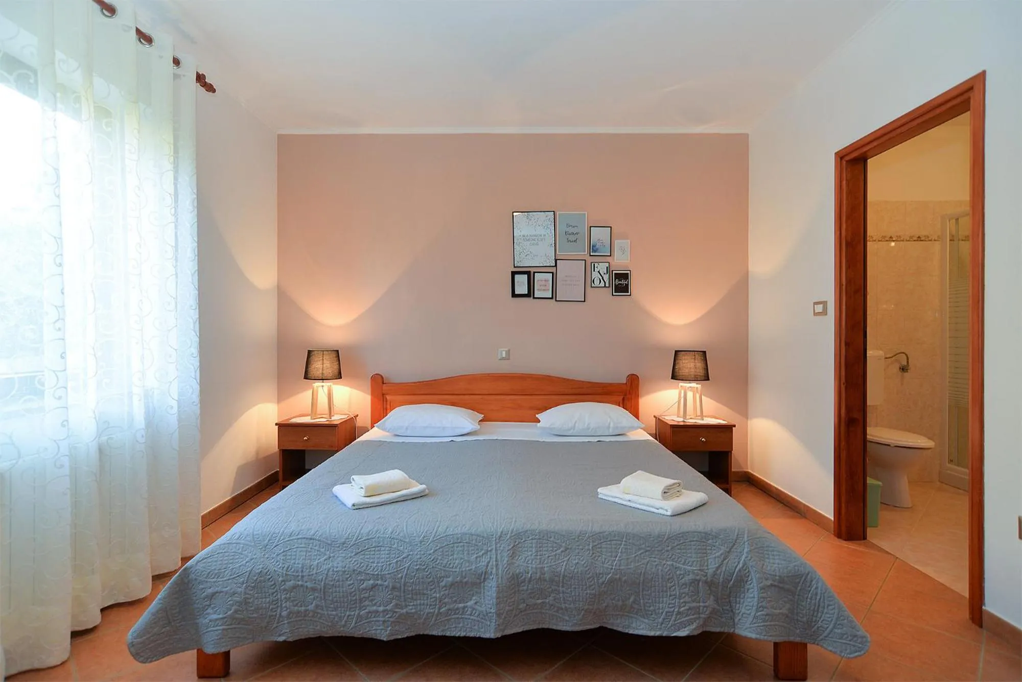 Bed in Apartments Marija 1089