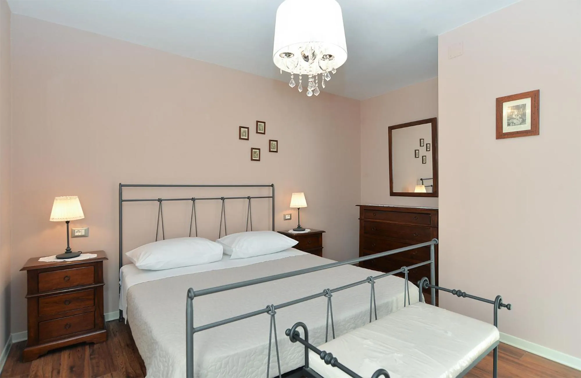 Bed in Apartments Marija 1089